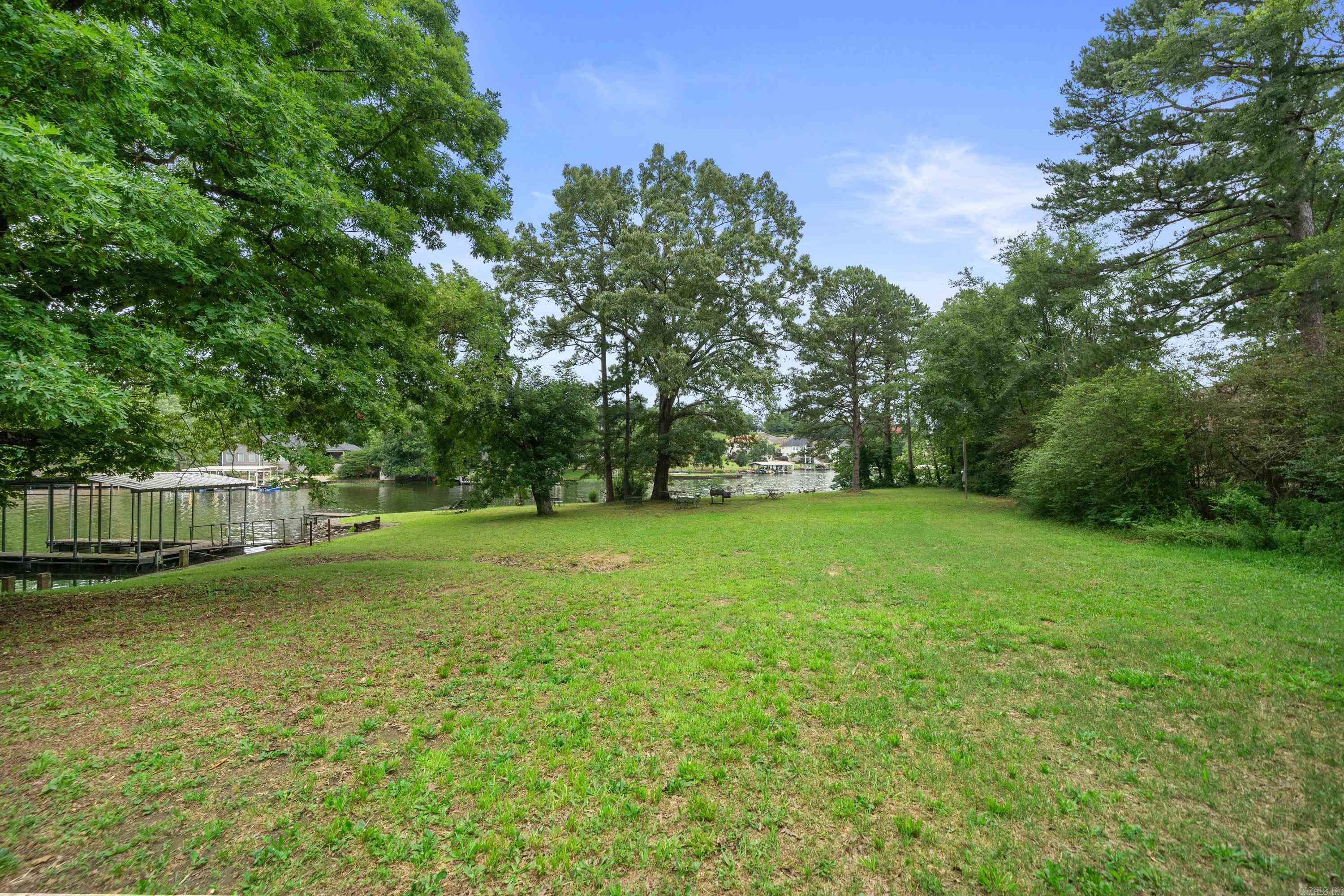 CLINTS LAKE SHORE - Residential