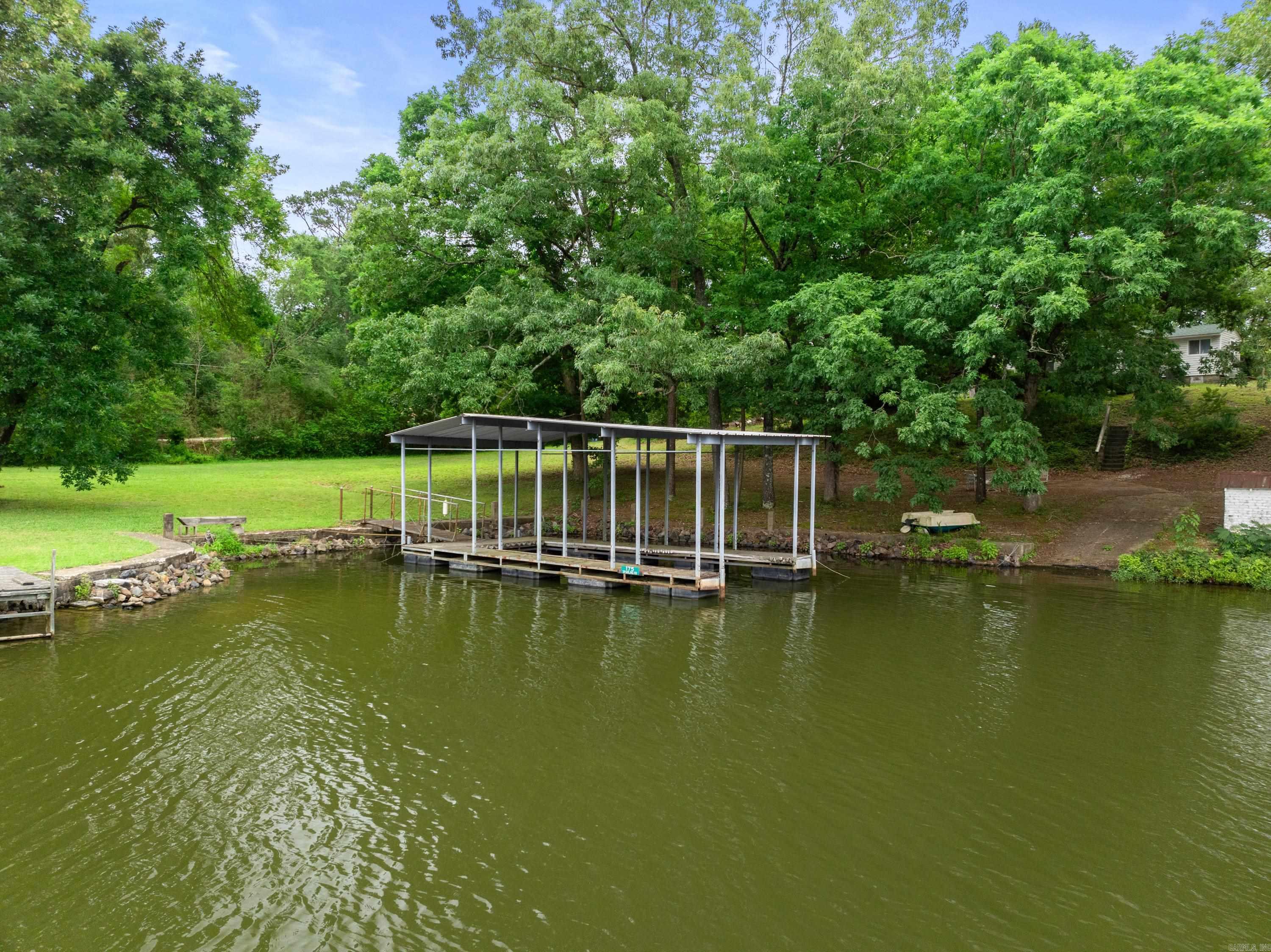 CLINTS LAKE SHORE - Residential