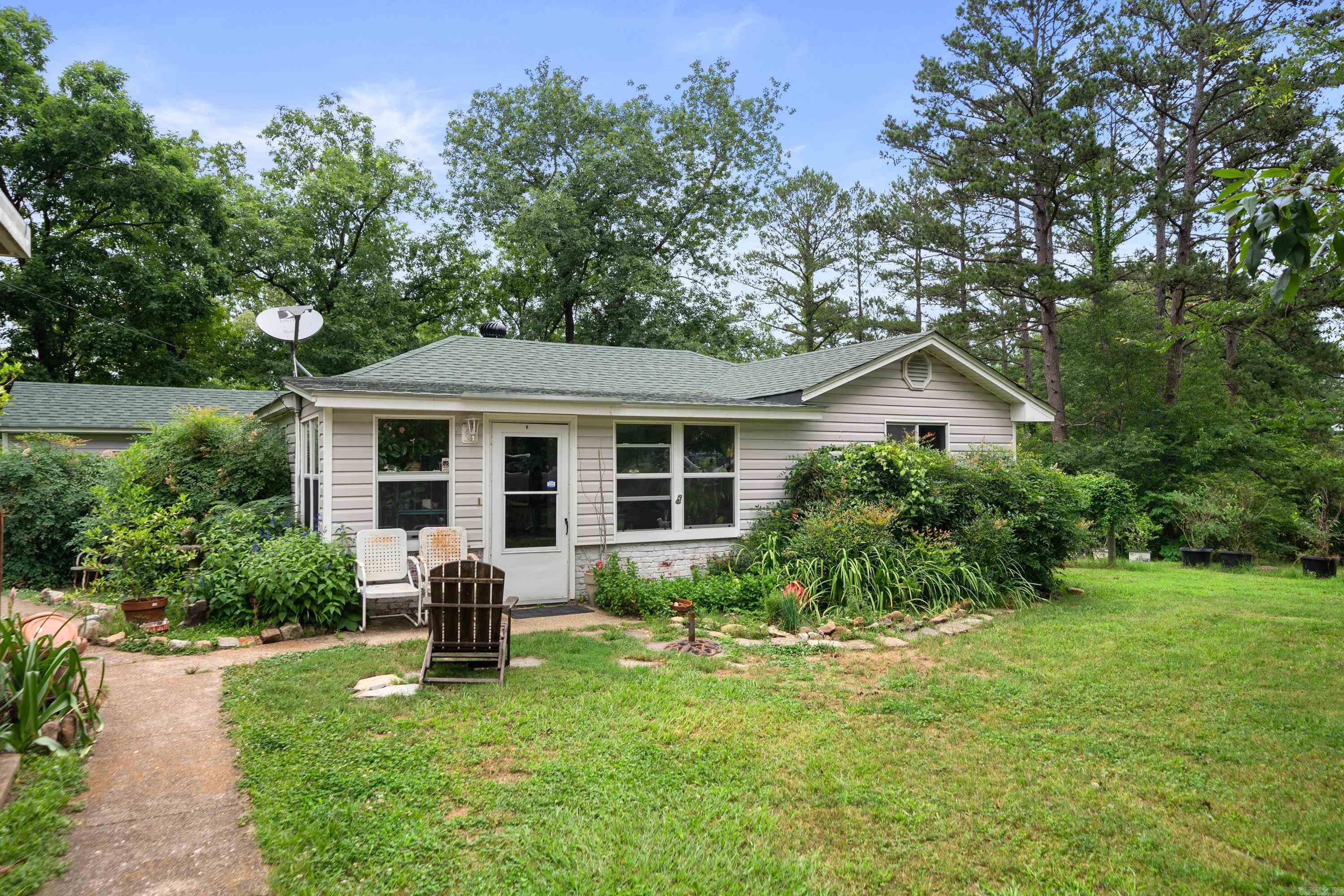 CLINTS LAKE SHORE - Residential