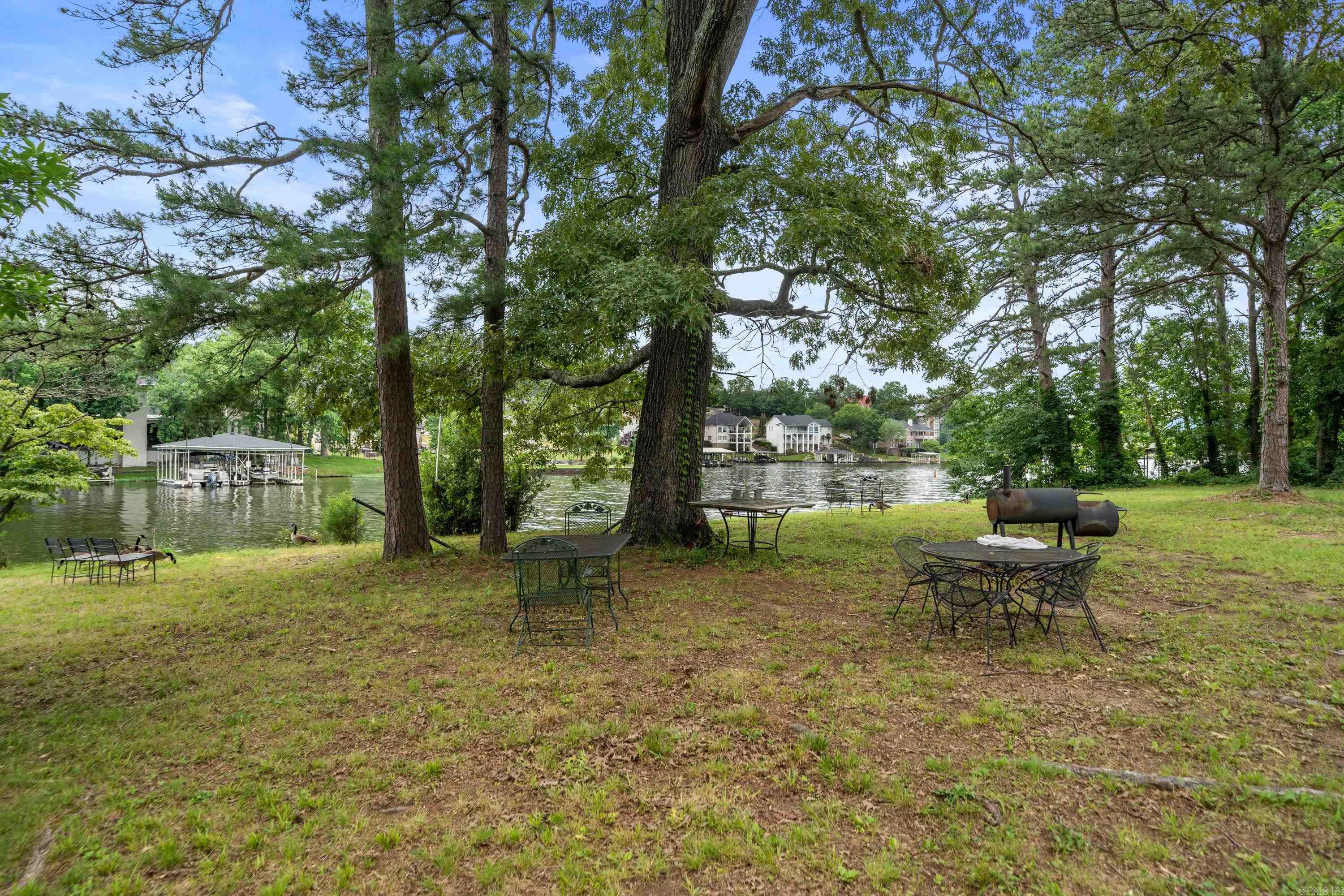 CLINTS LAKE SHORE - Residential