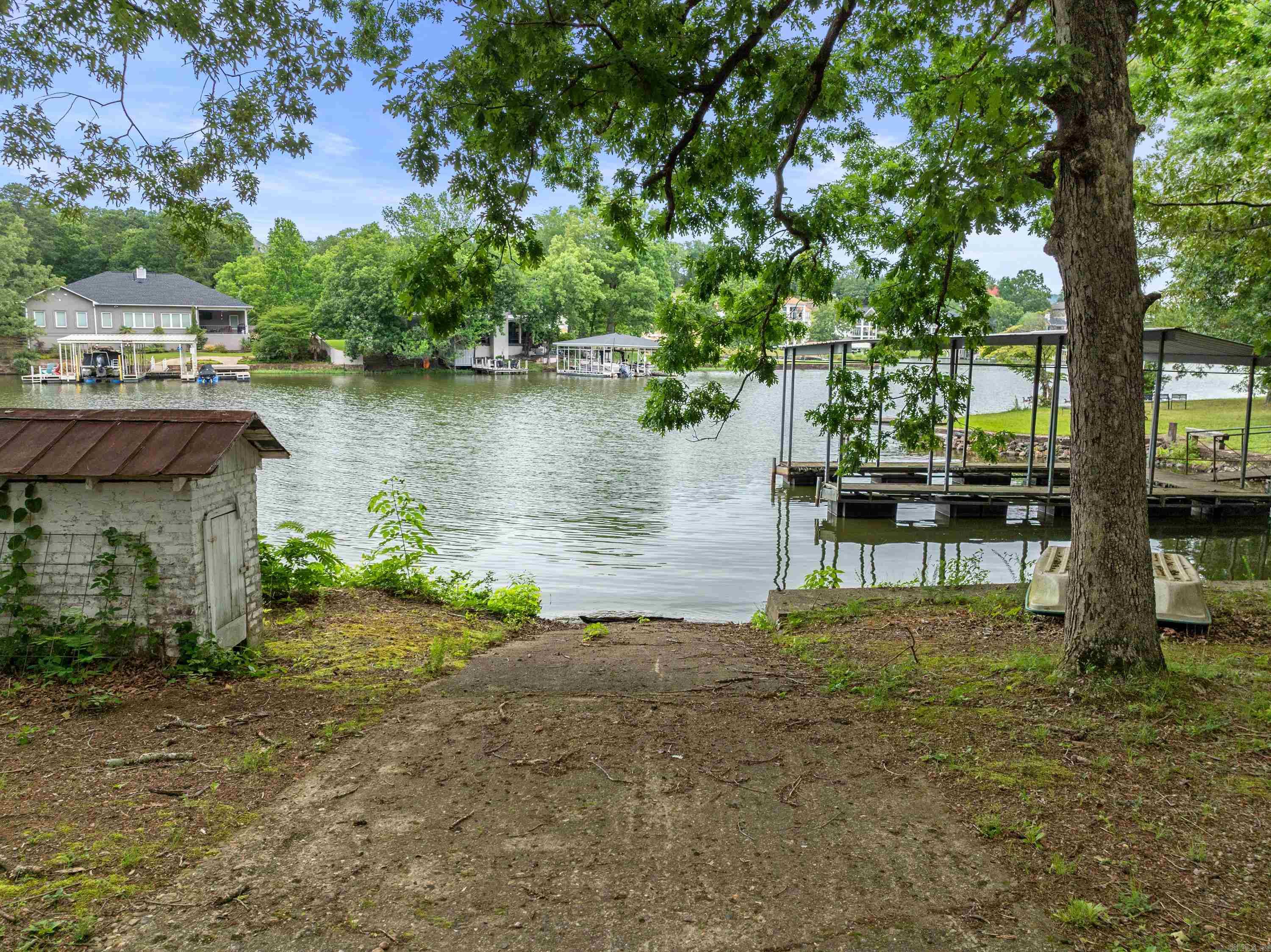CLINTS LAKE SHORE - Residential