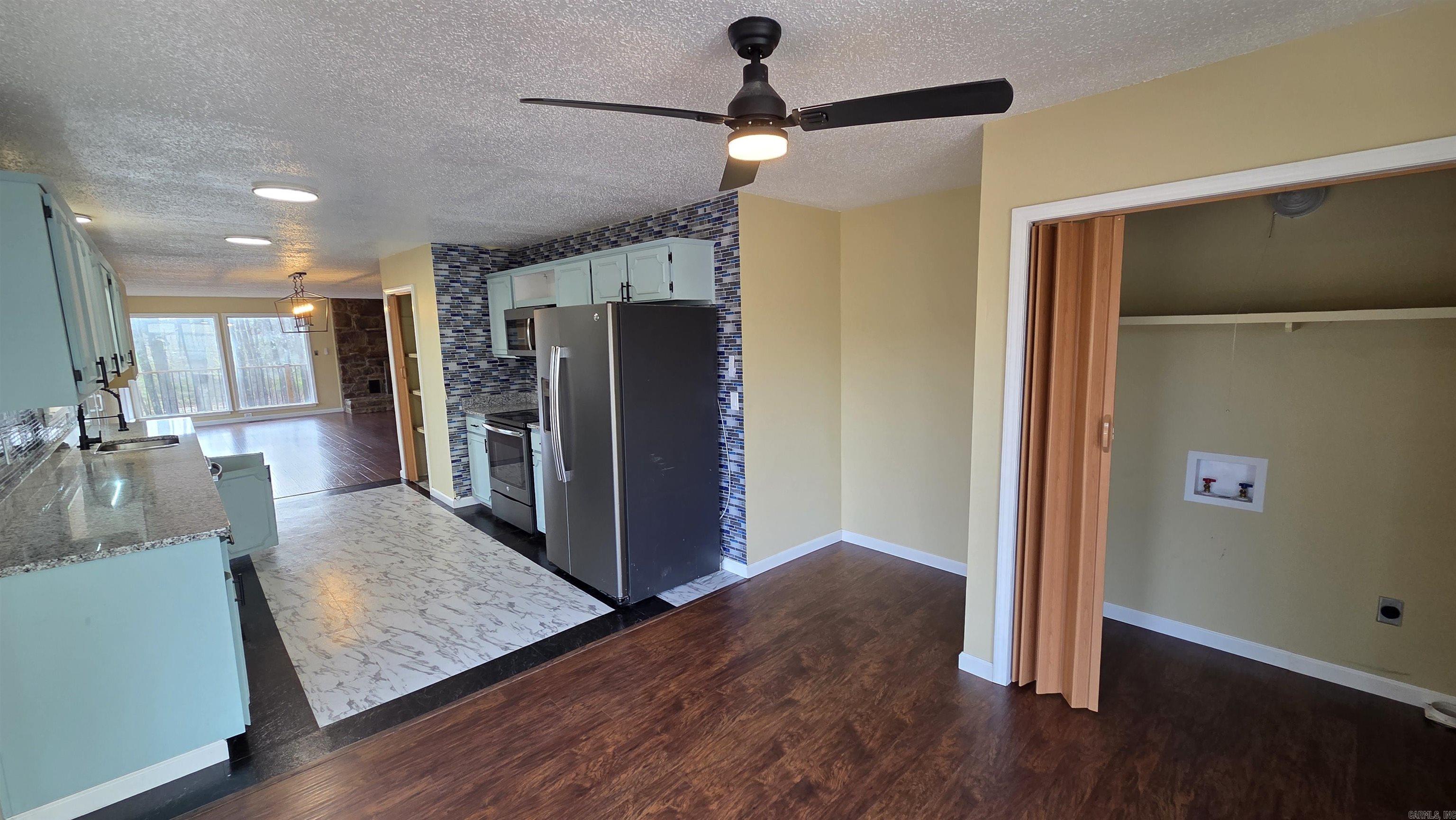 CHELSEA GLADES - Residential