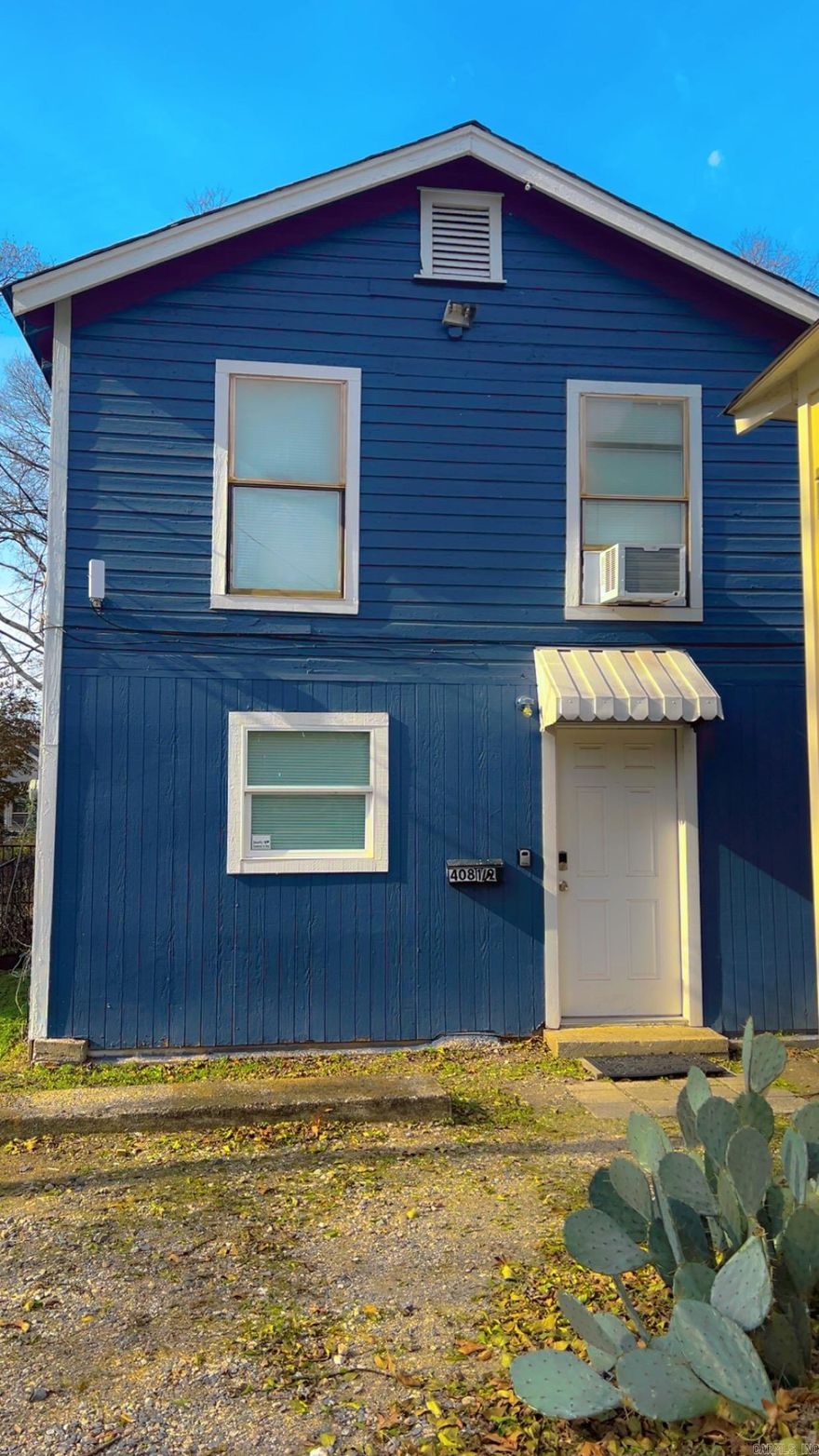 Welcome to our charming 2BR/2BA Airbnb in the beautiful Capital View neighborhood of Little Rock!! Our cozy and comfortable home is perfect for families, couples, or solo travelers looking for a relaxing stay. The bedrooms are comfortable and inviting, with plush bedding and plenty of closet space. We take pride in providing our guests with a comfortable and enjoyable stay. We're always available to answer questions and provide recommendations for local attractions and restaurants. This all inclusive rental can be booked for a 3-day minimum at $70/night or $1350/month. A refundable security deposit of $1350 is required if booking for over 30 days. $150 cleaning fee.