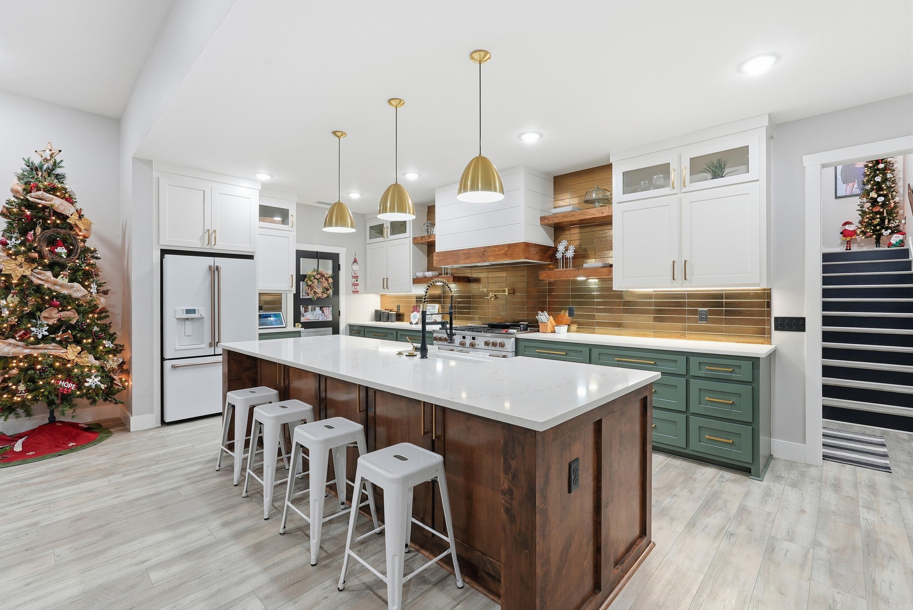 HIDDEN VALLEY - Residential