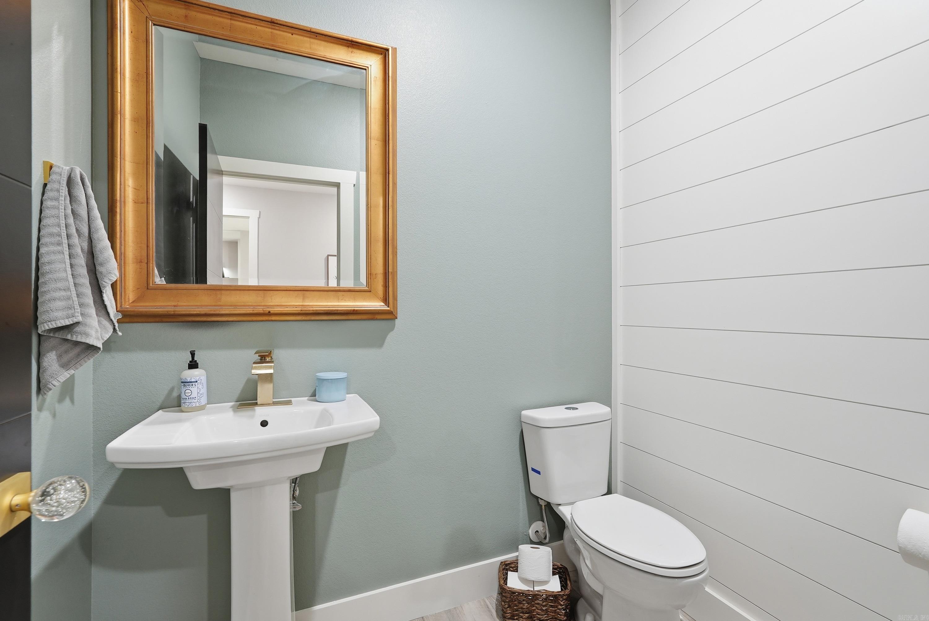 HIDDEN VALLEY - Residential