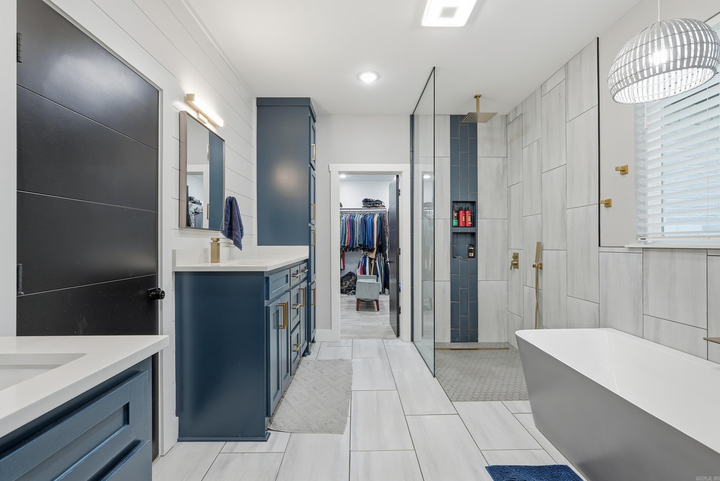 HIDDEN VALLEY - Residential