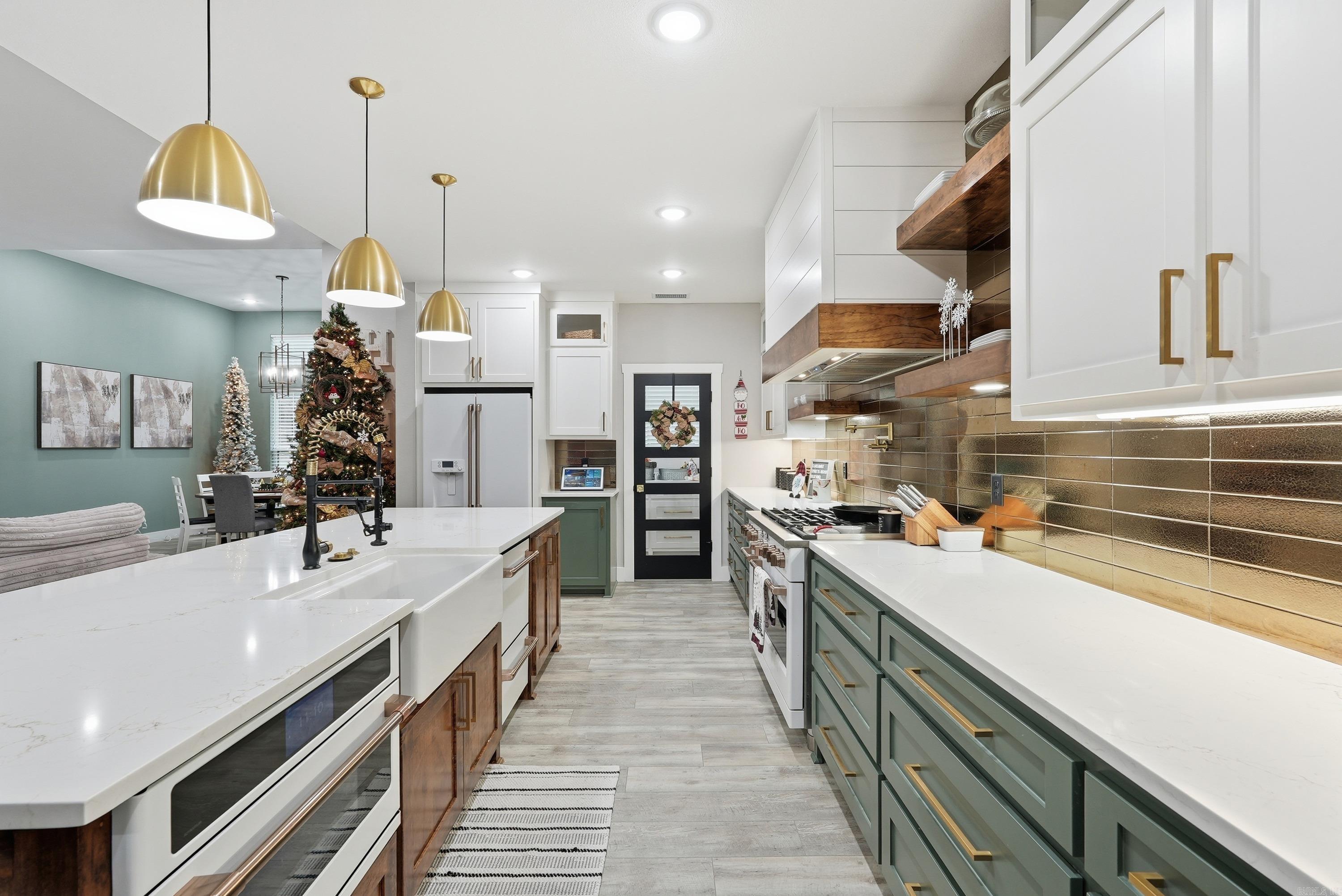 HIDDEN VALLEY - Residential