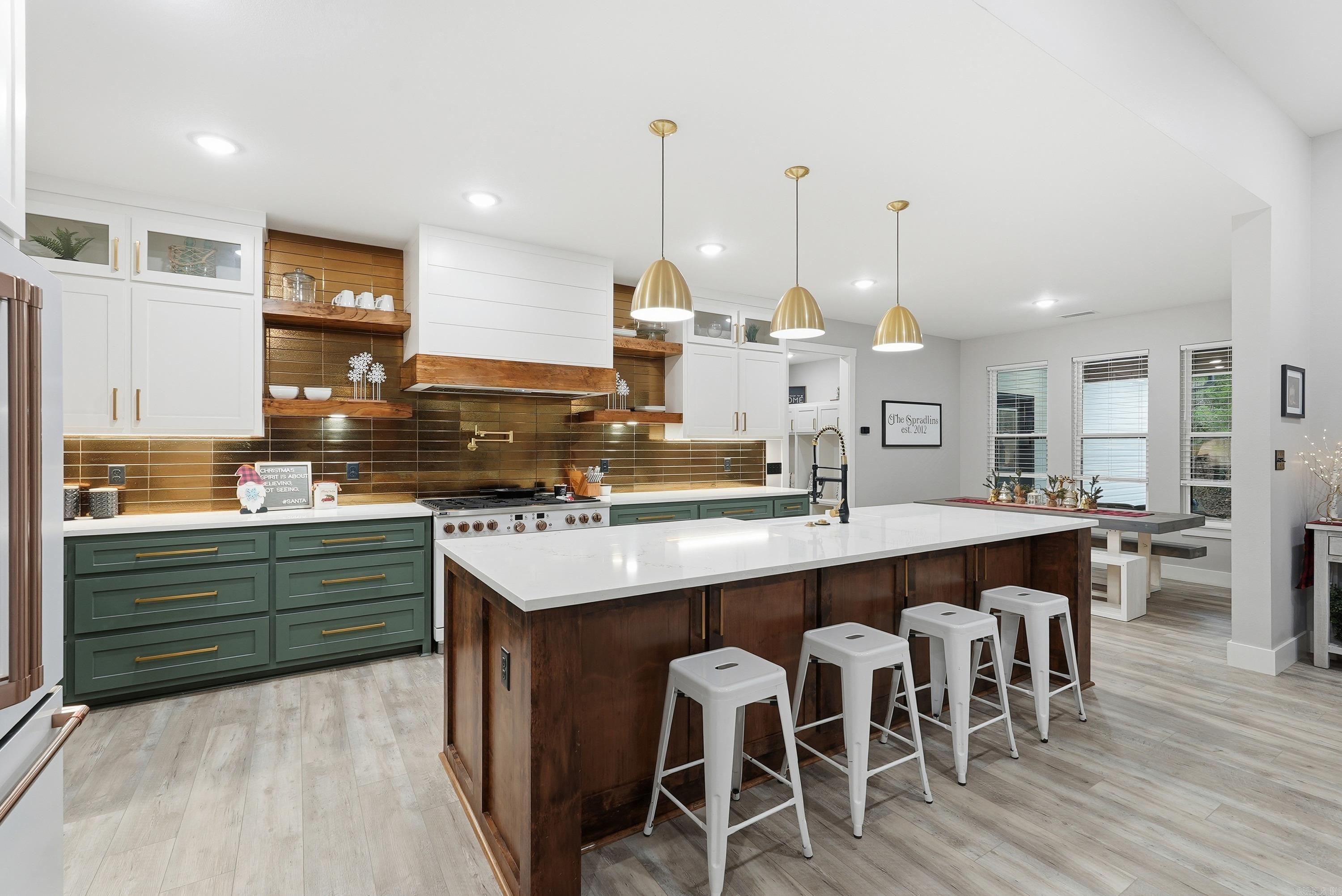 HIDDEN VALLEY - Residential