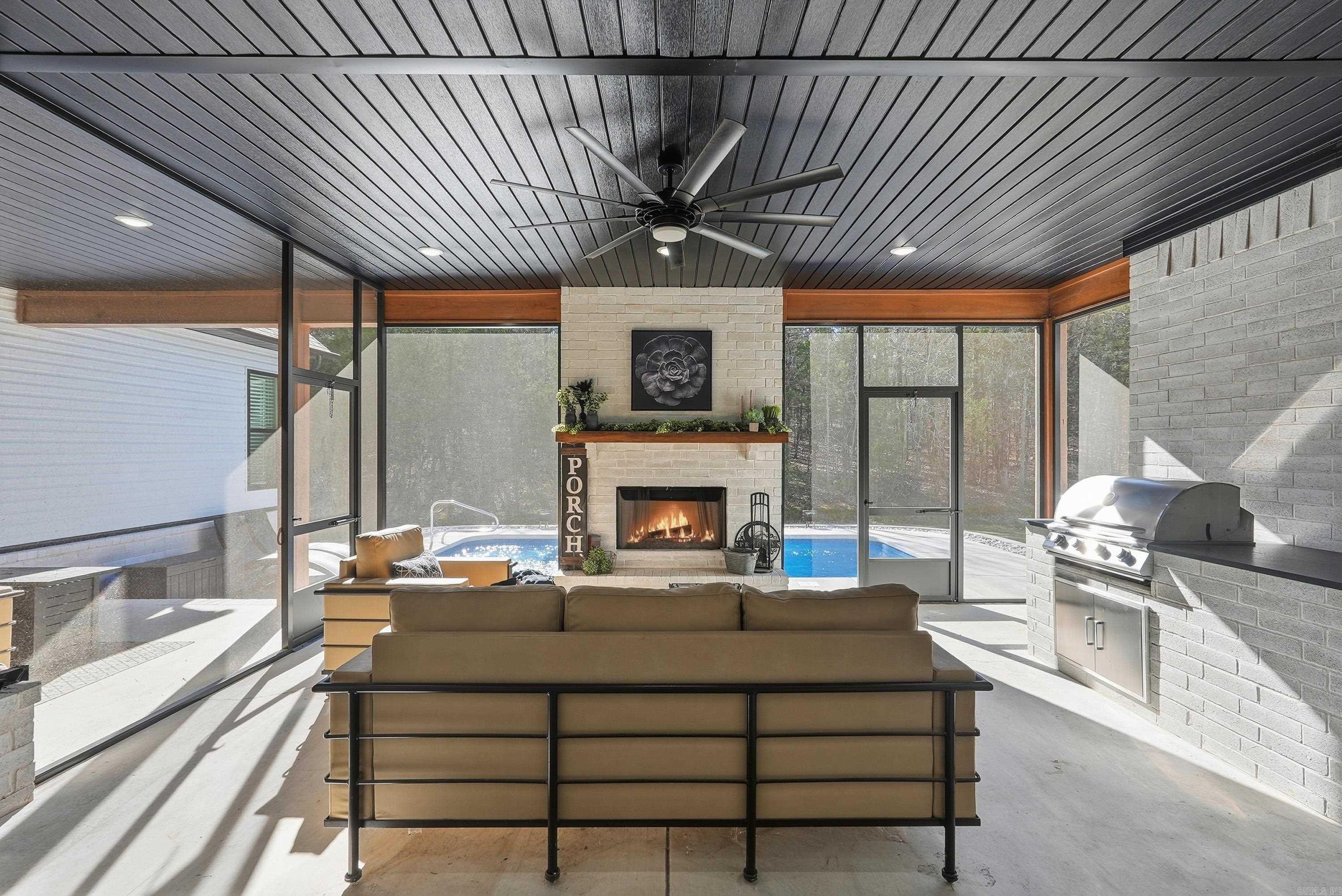 HIDDEN VALLEY - Residential