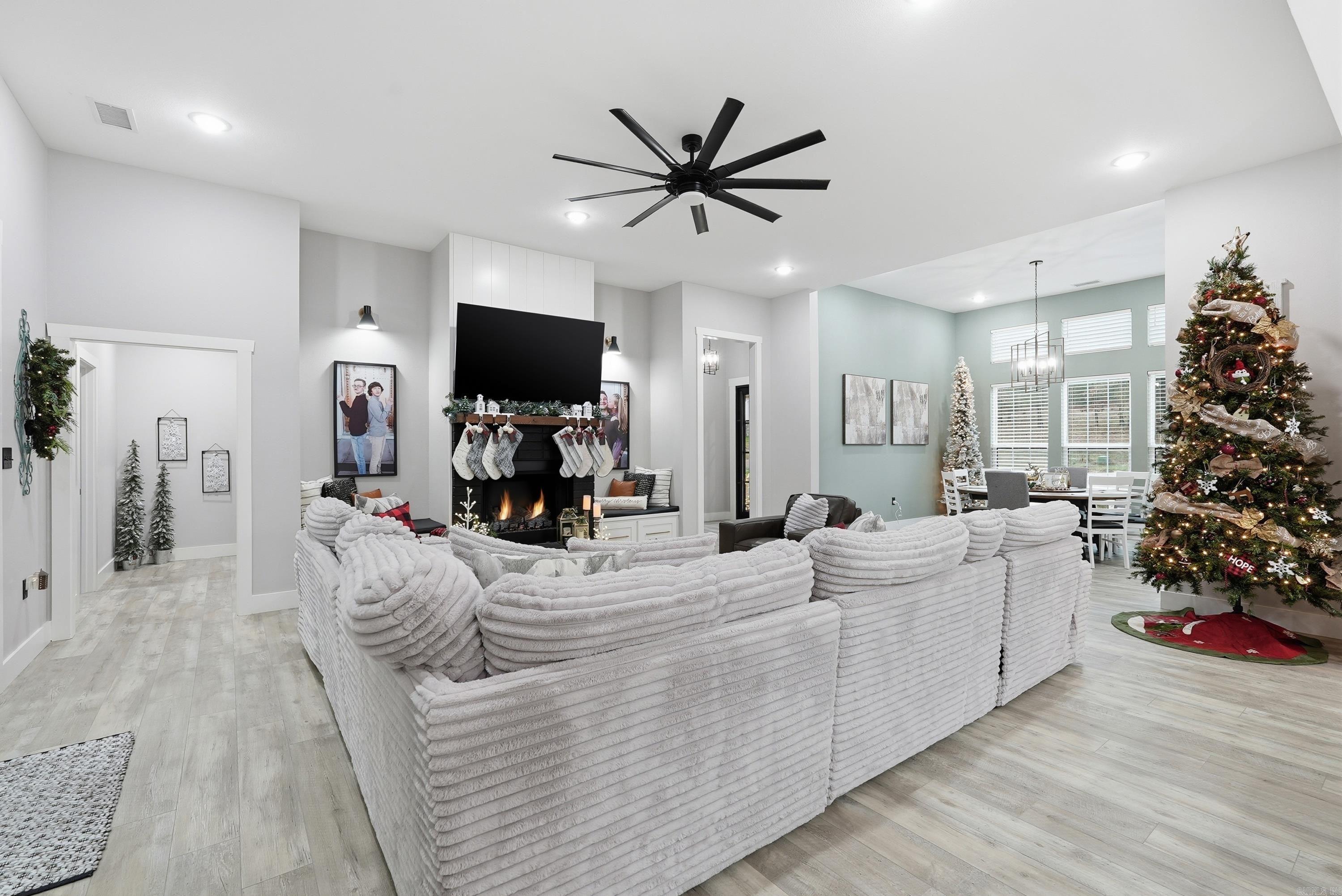 HIDDEN VALLEY - Residential