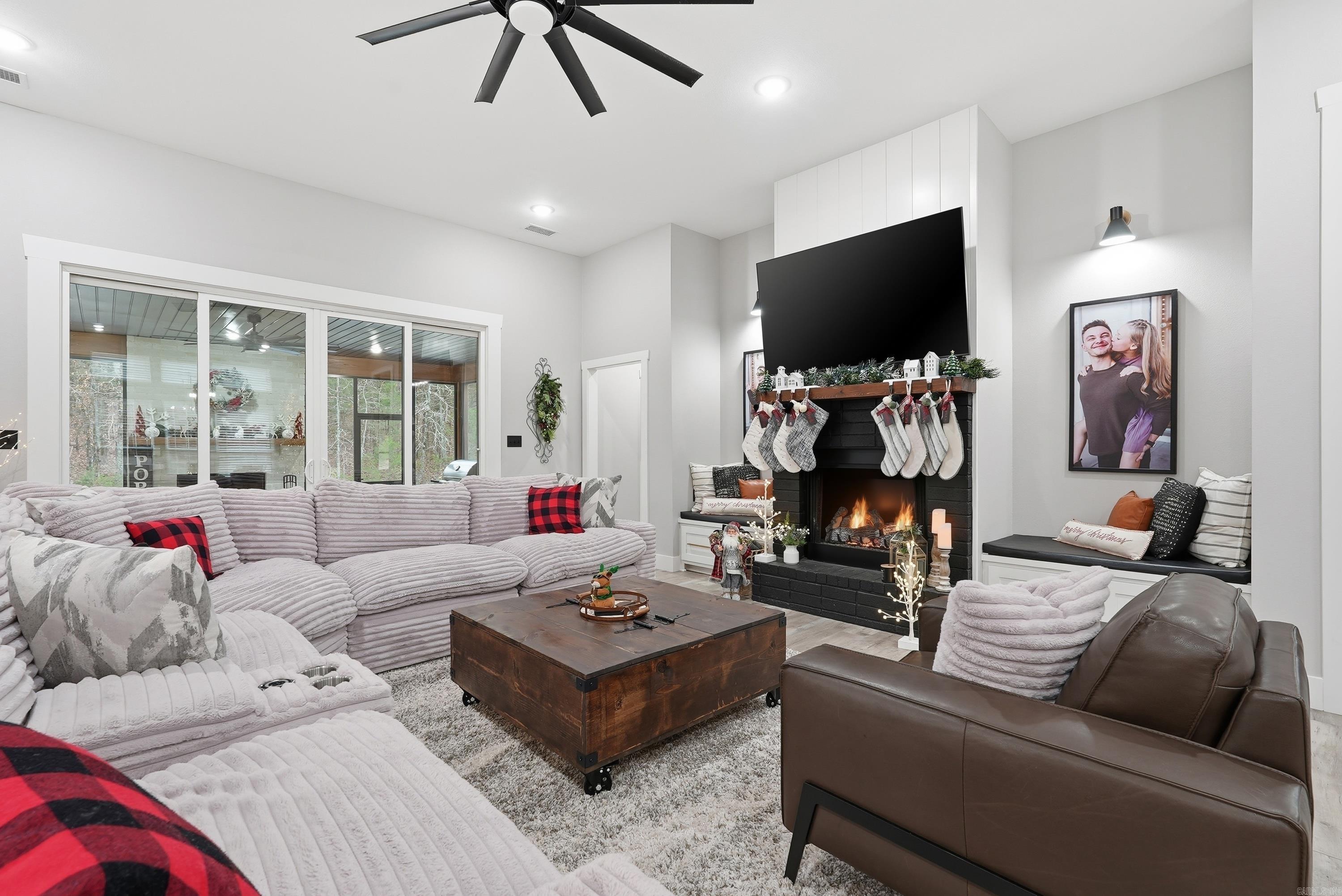 HIDDEN VALLEY - Residential