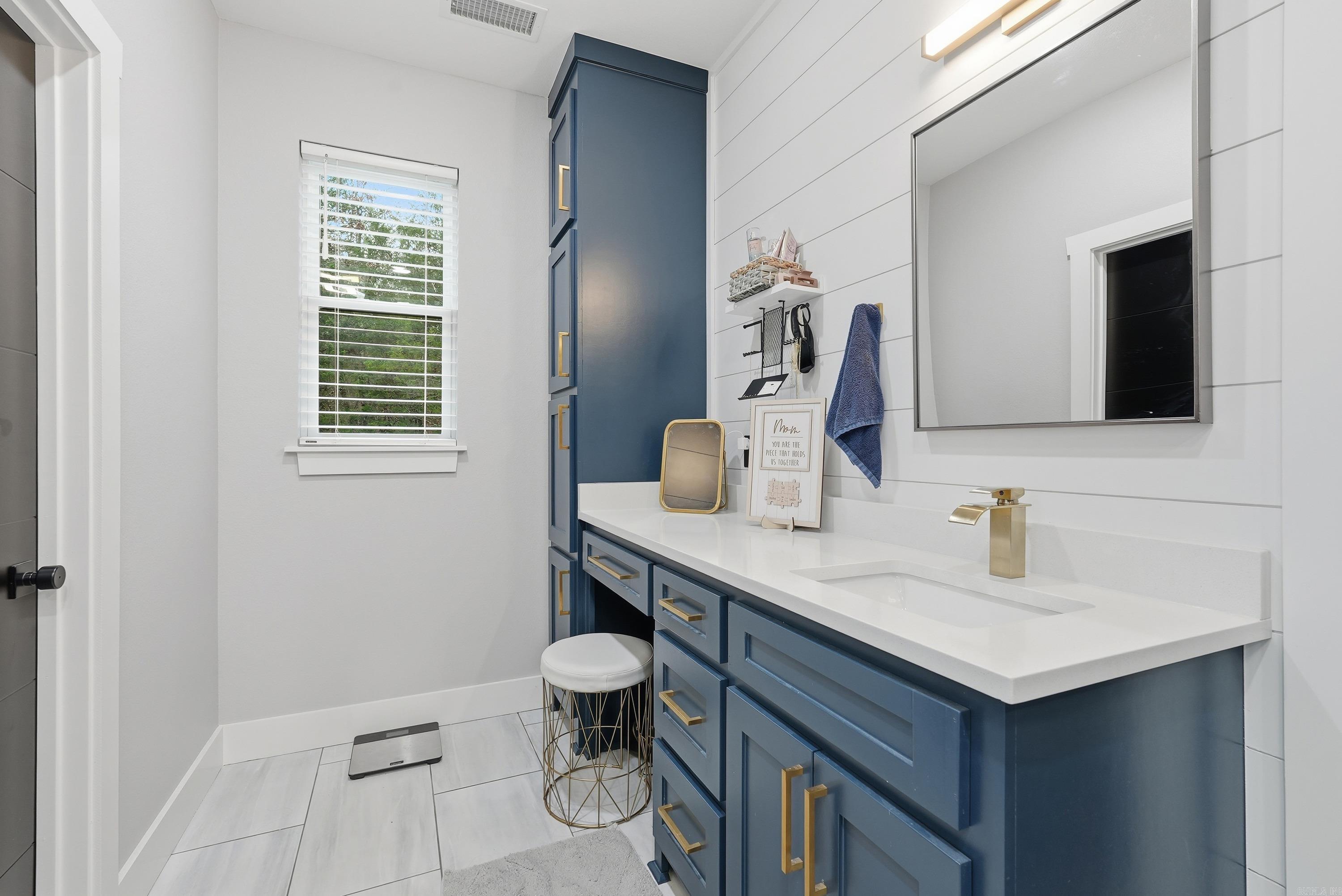 HIDDEN VALLEY - Residential