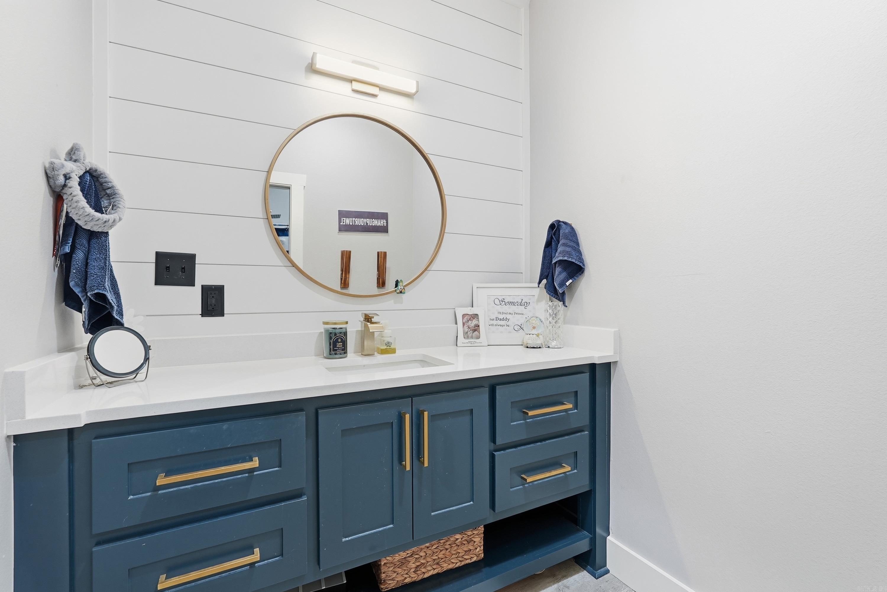 HIDDEN VALLEY - Residential