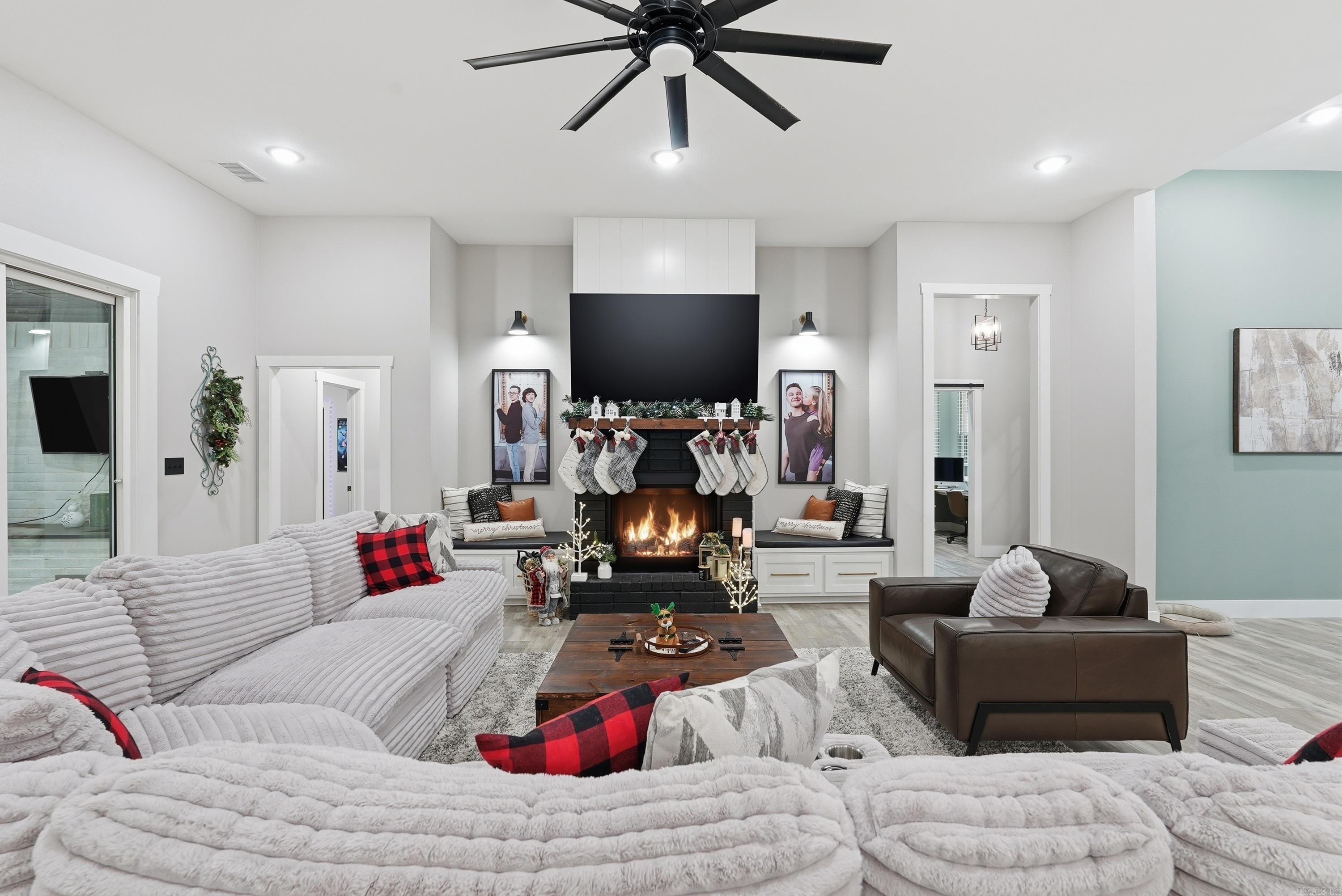 HIDDEN VALLEY - Residential