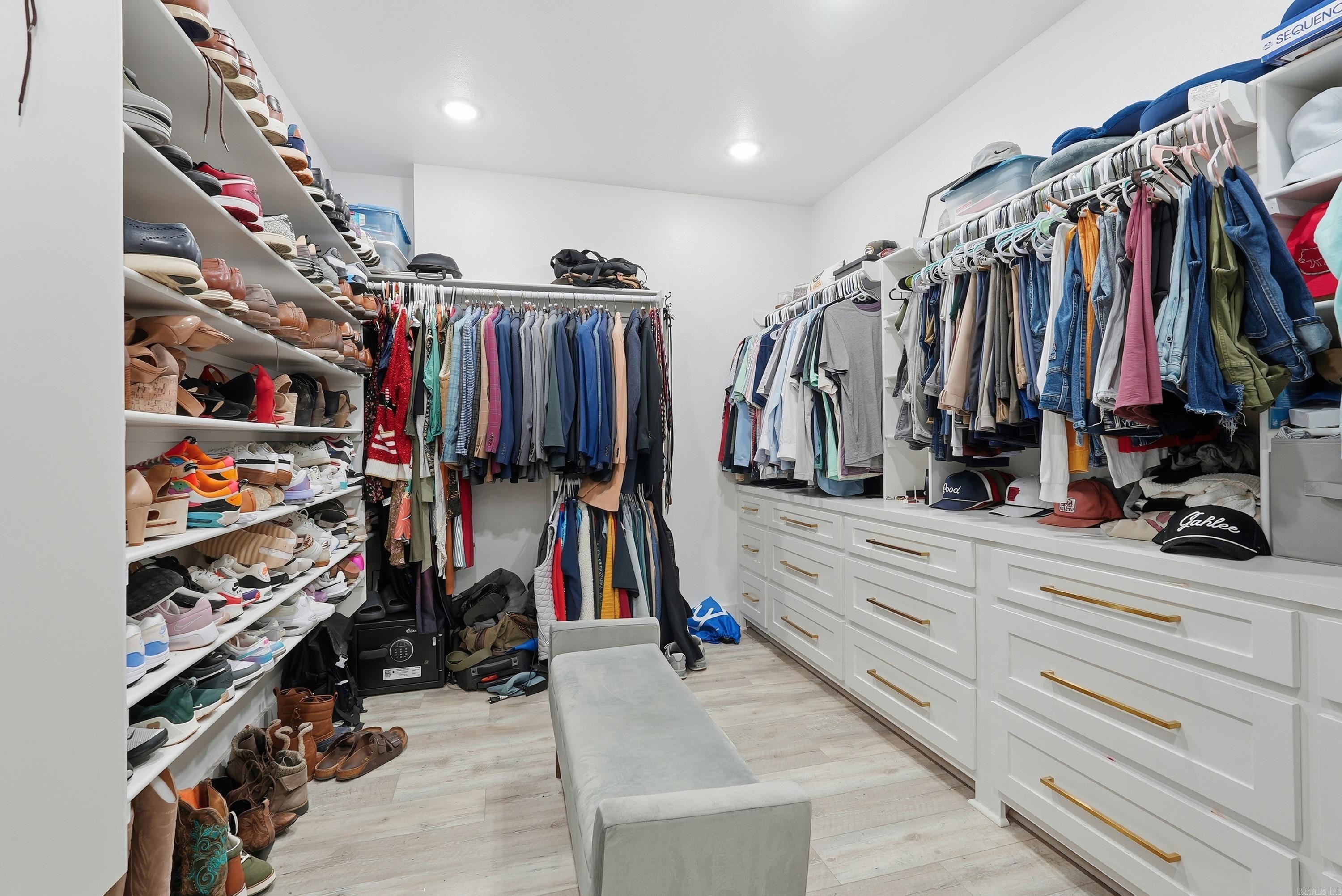 HIDDEN VALLEY - Residential