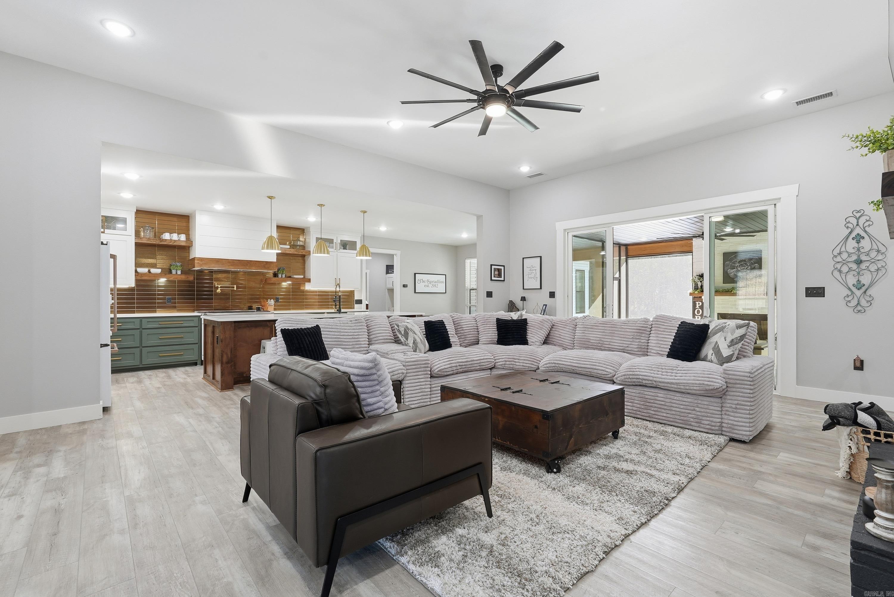 HIDDEN VALLEY - Residential