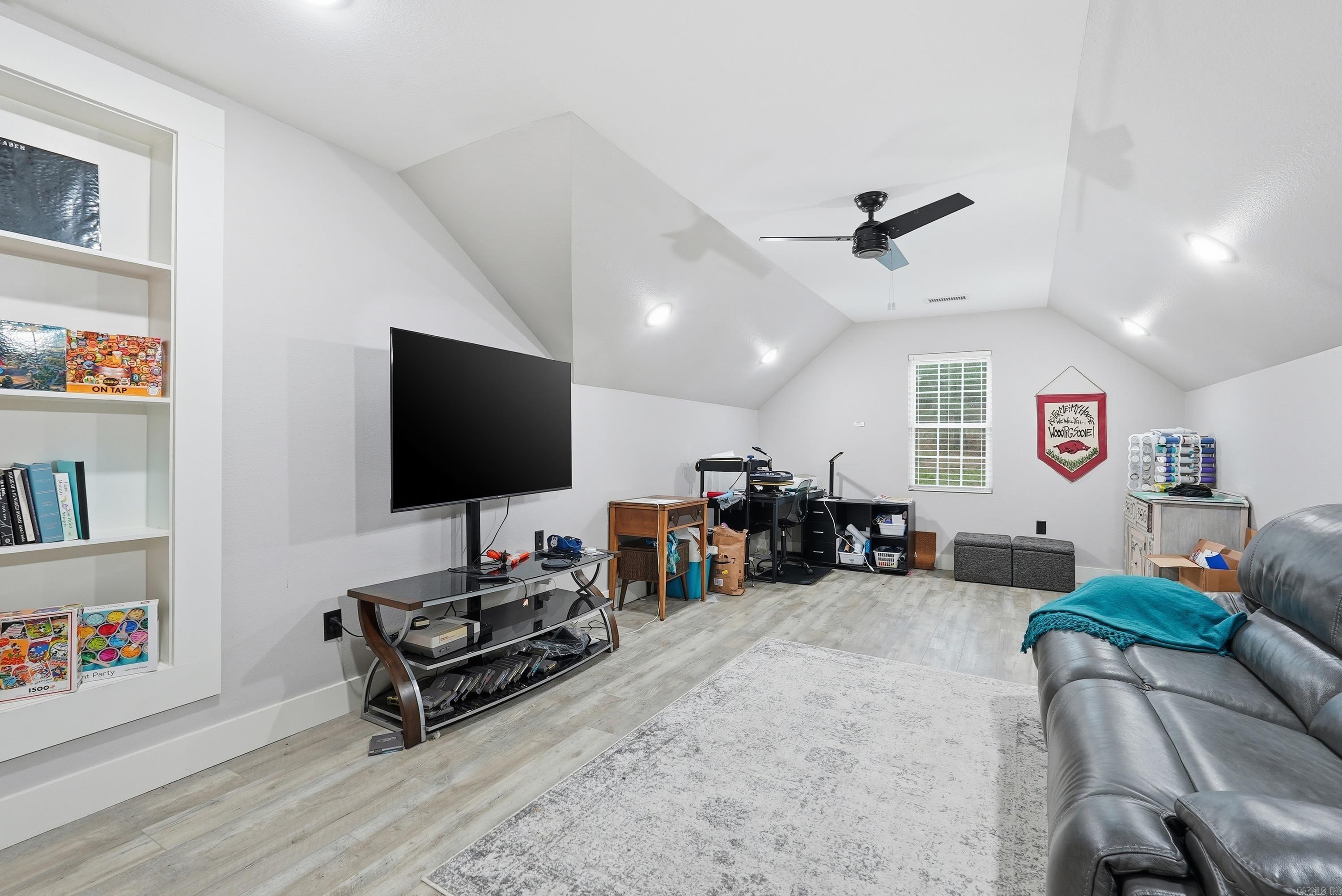 HIDDEN VALLEY - Residential