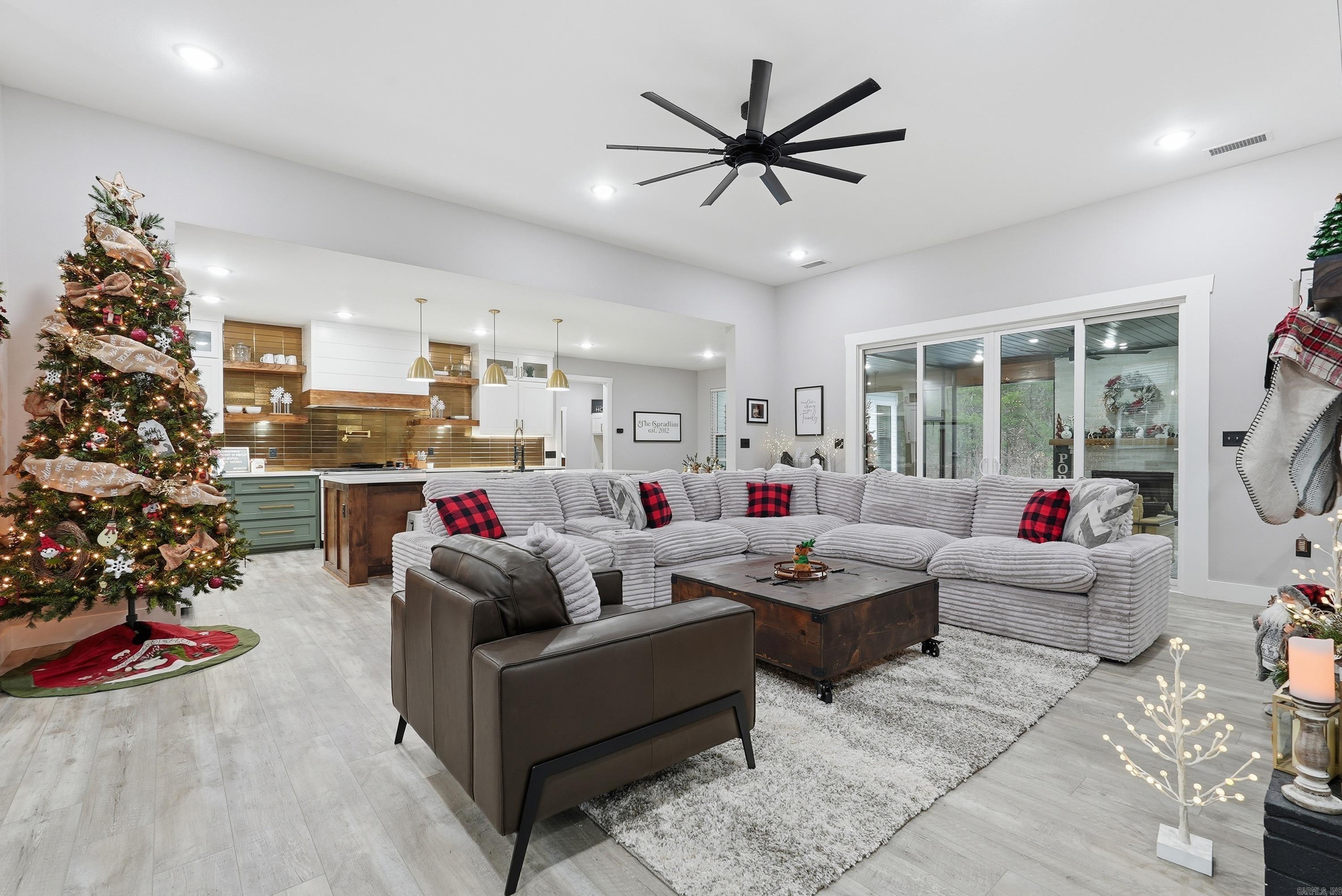 HIDDEN VALLEY - Residential