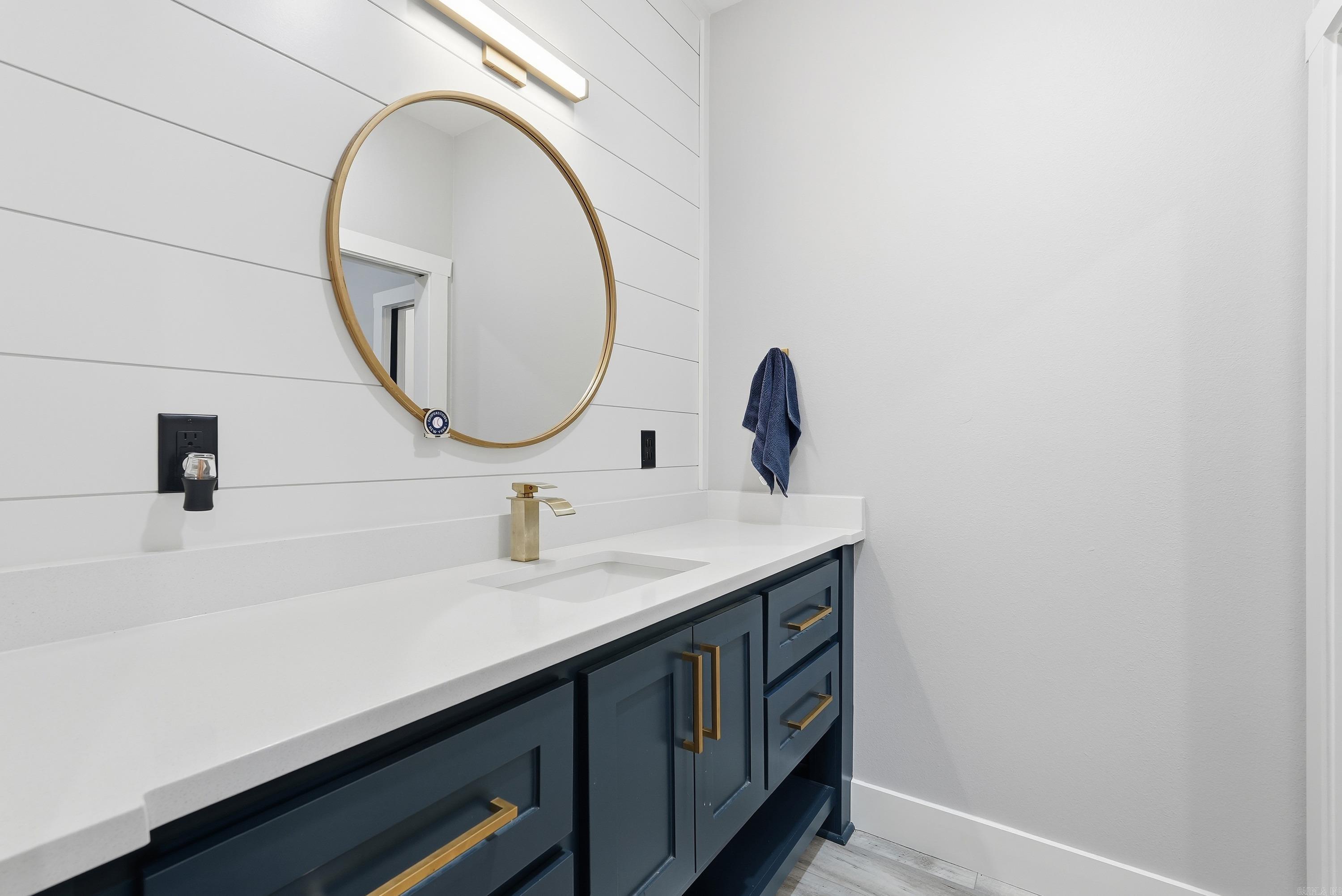 HIDDEN VALLEY - Residential