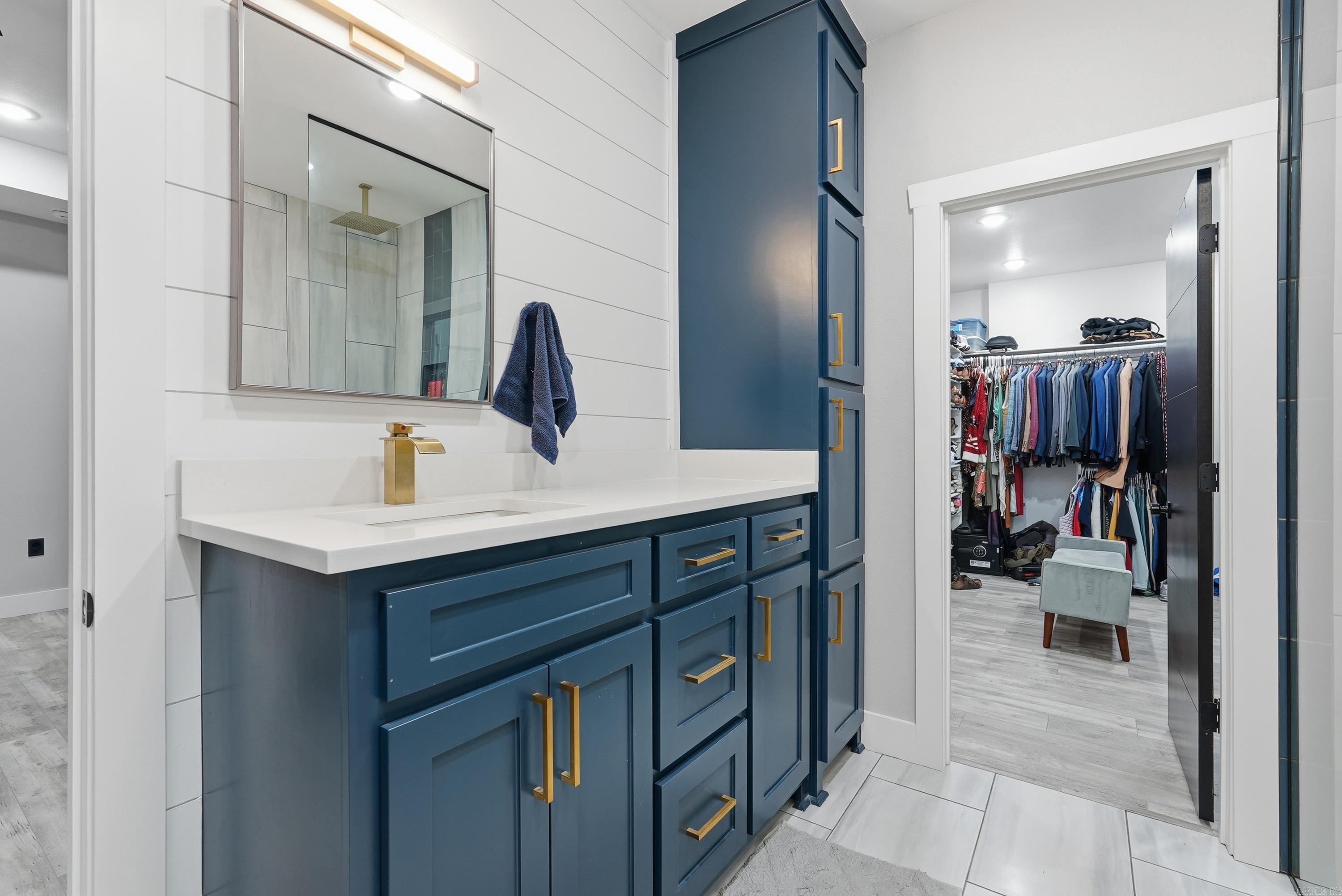 HIDDEN VALLEY - Residential