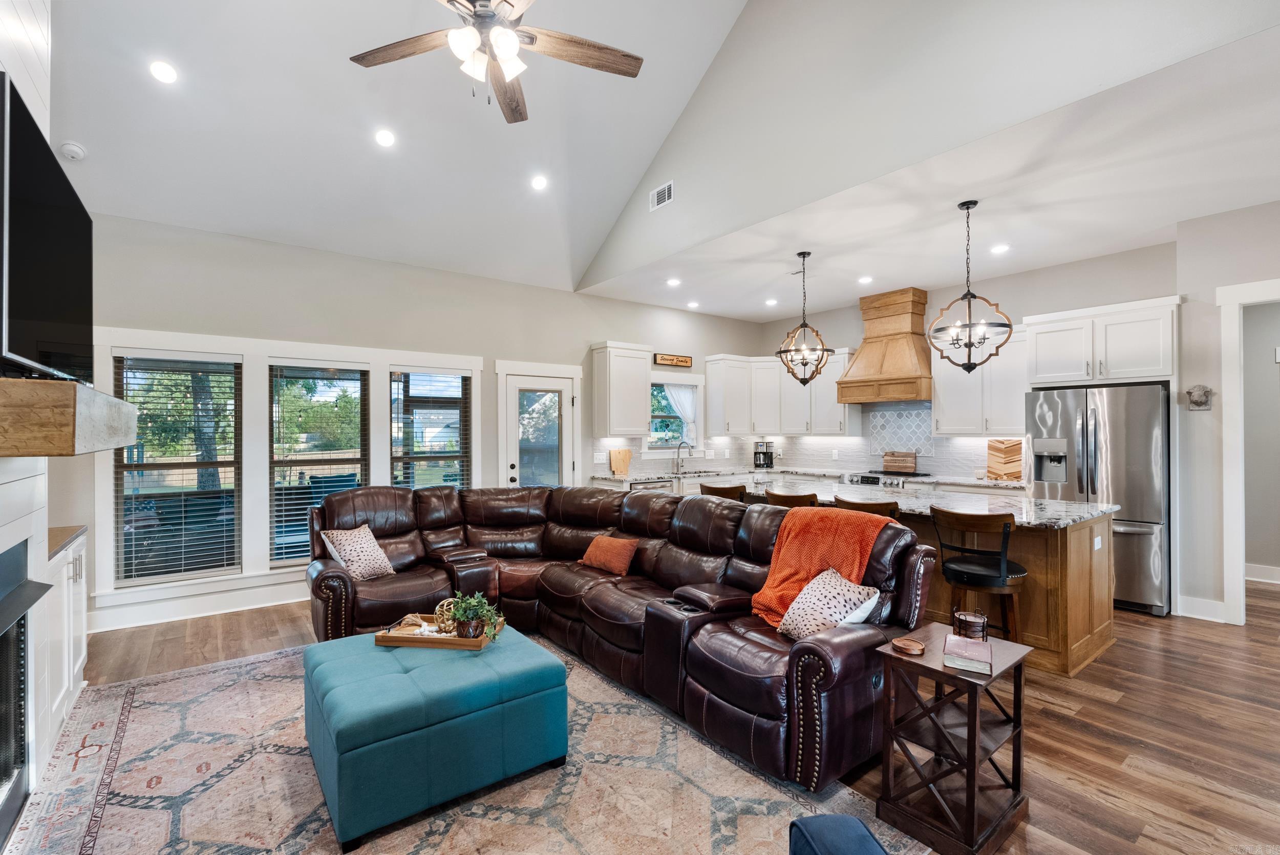 COYOTE RIDGE - Residential