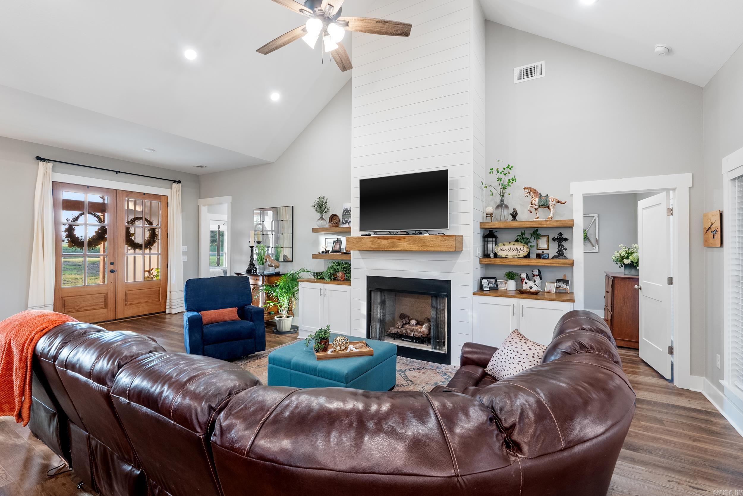 COYOTE RIDGE - Residential