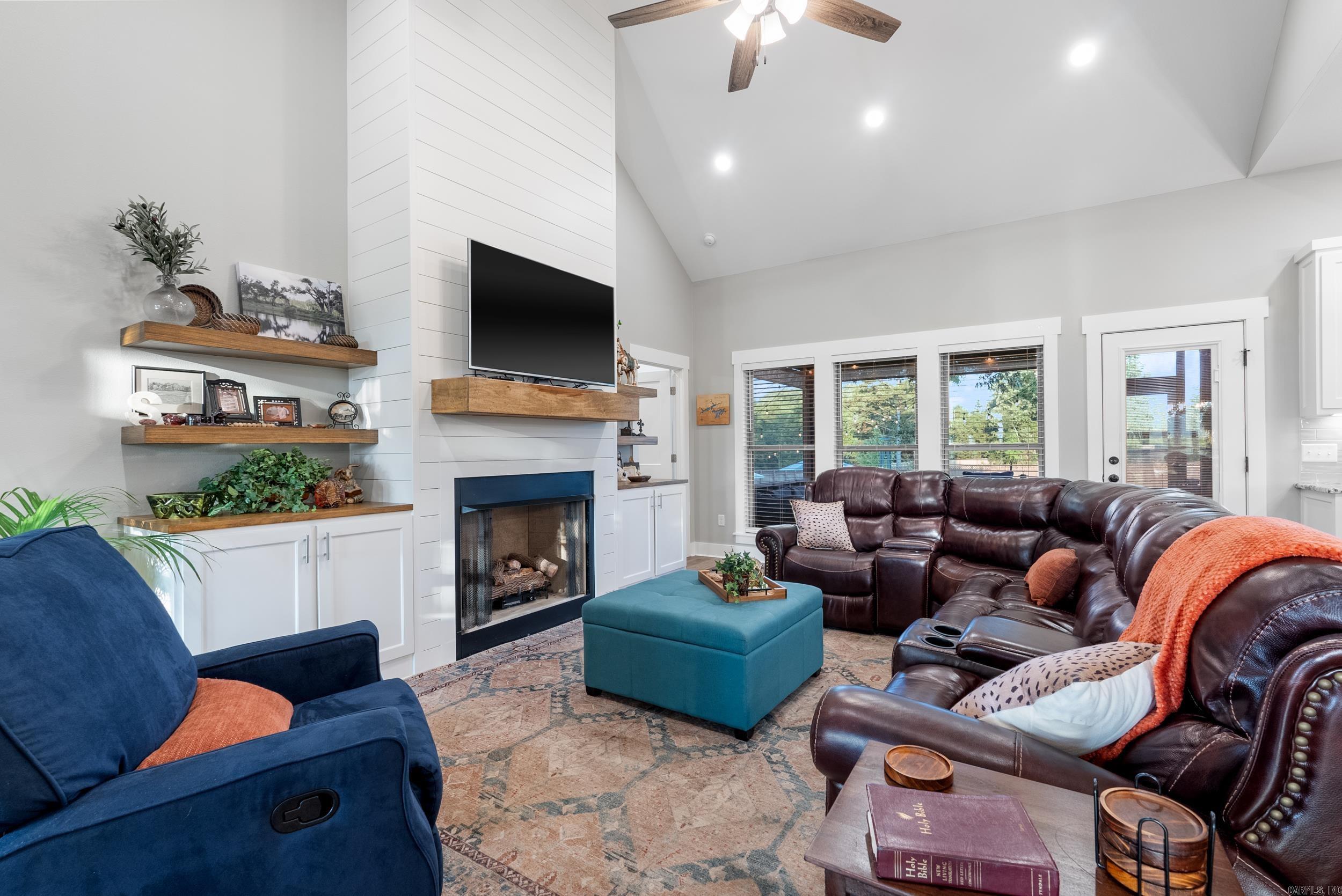 COYOTE RIDGE - Residential