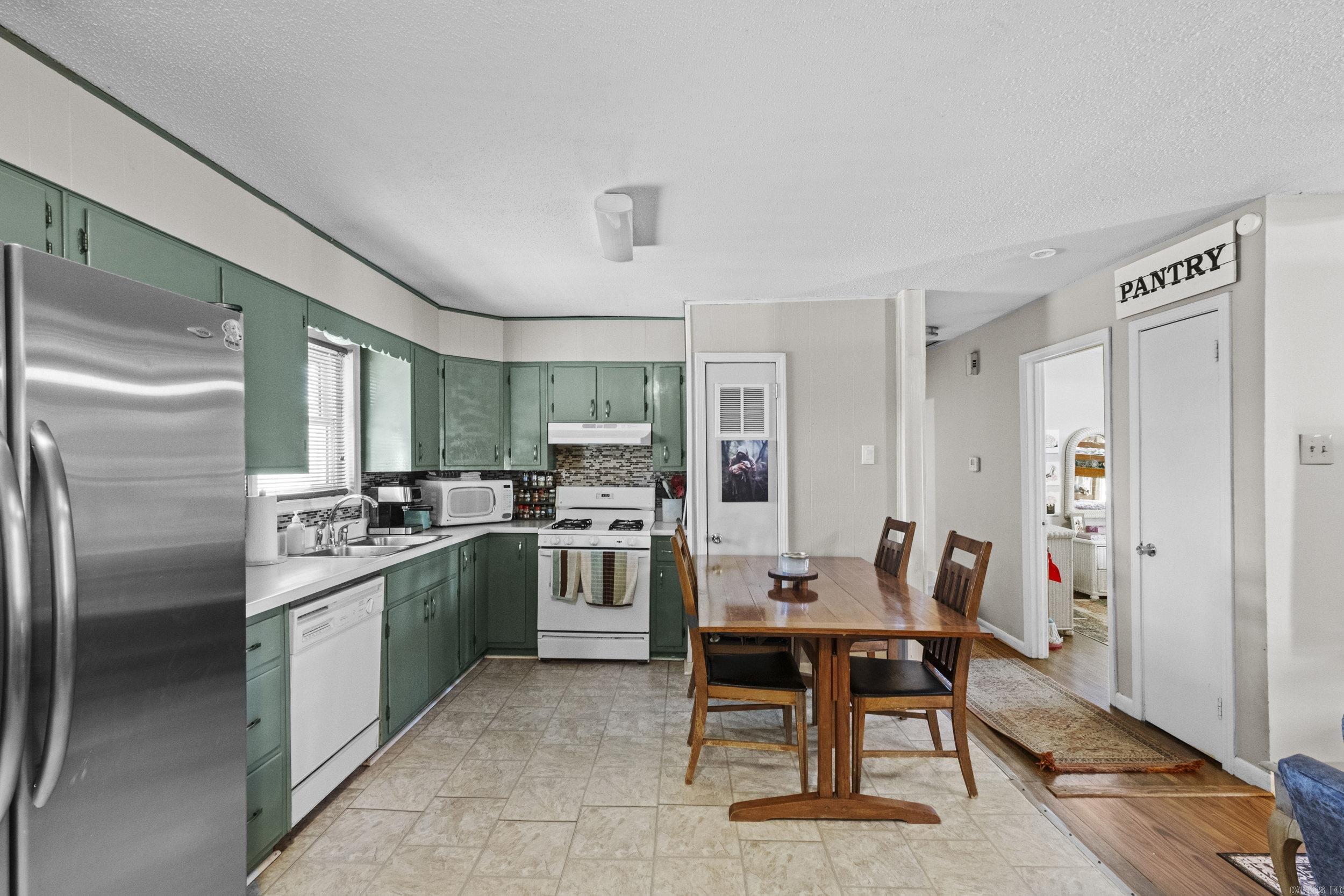 KELLOGG LAKE EST - Residential