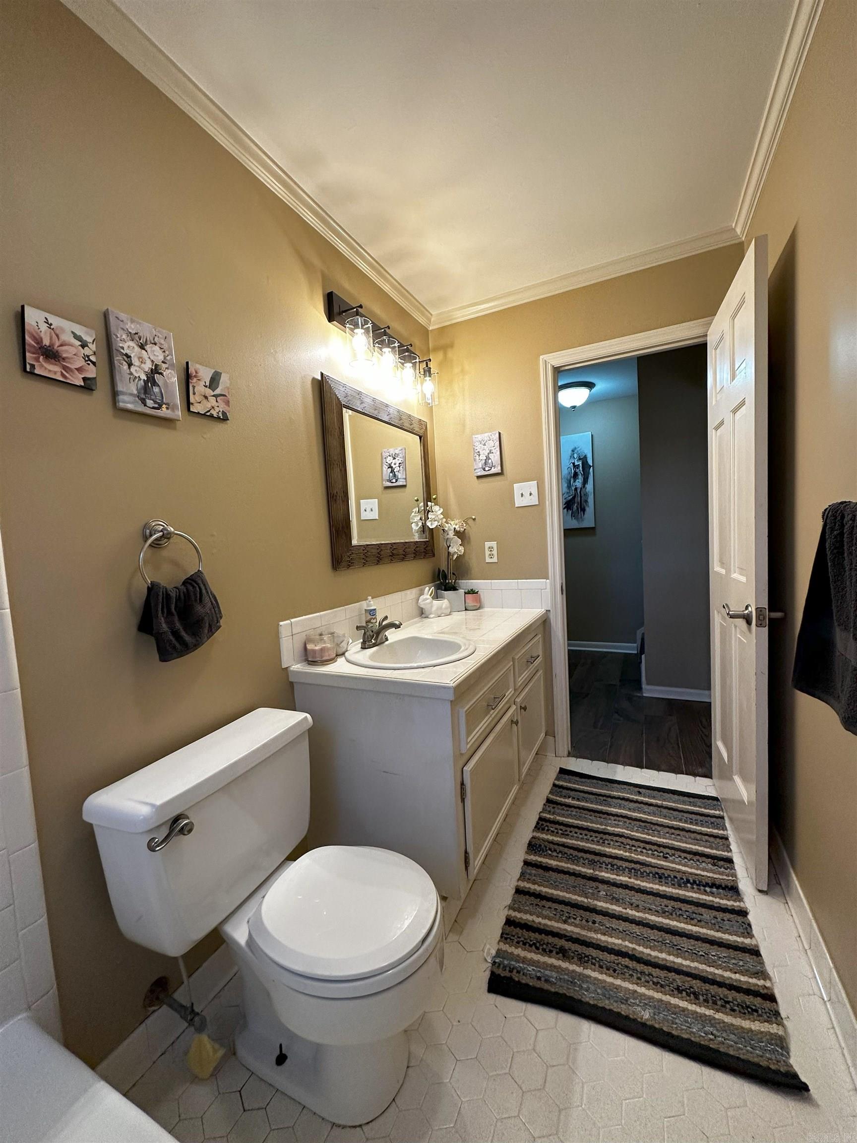 Leawood Manor 1st - Residential