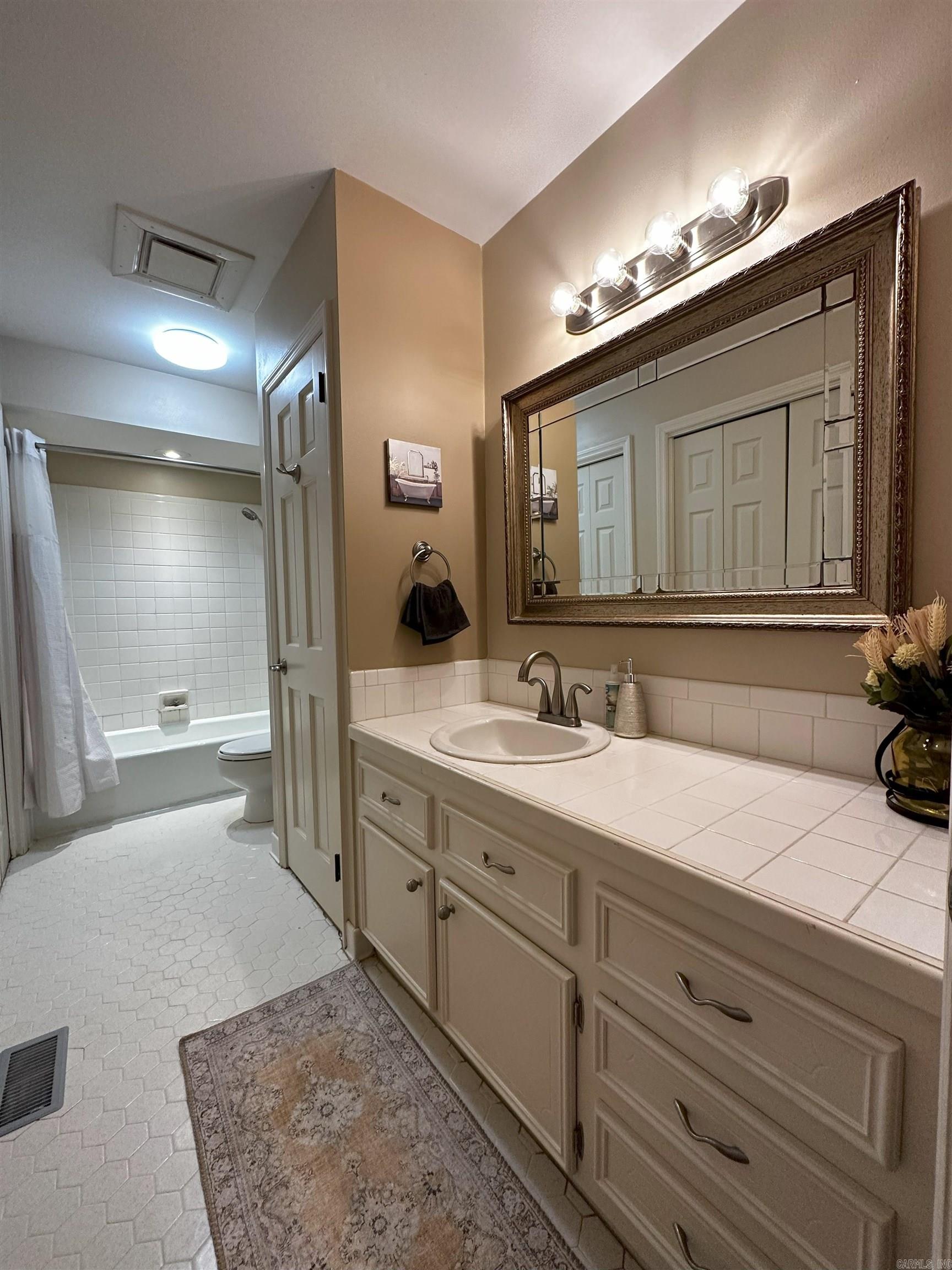 Leawood Manor 1st - Residential