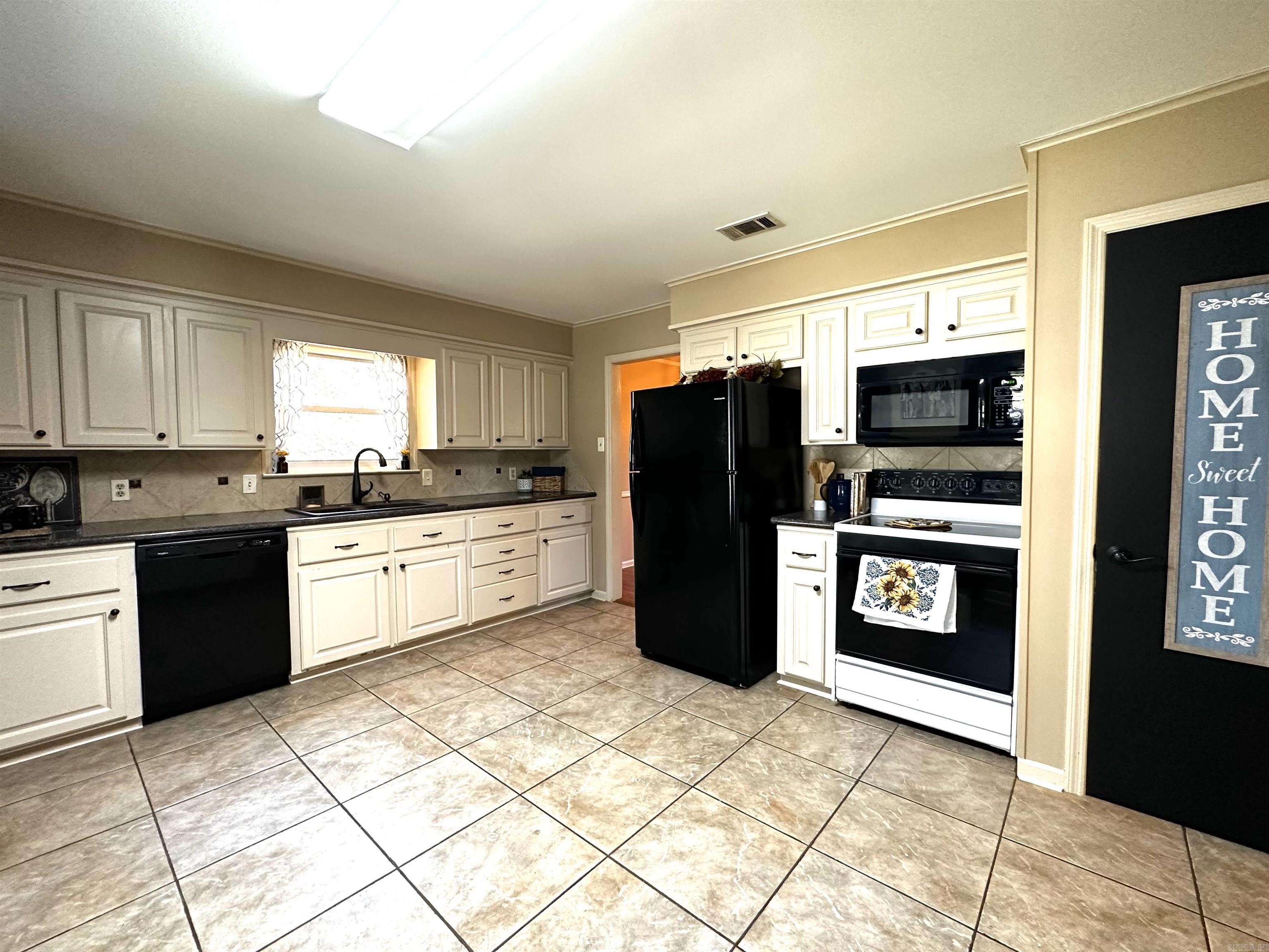 Leawood Manor 1st - Residential