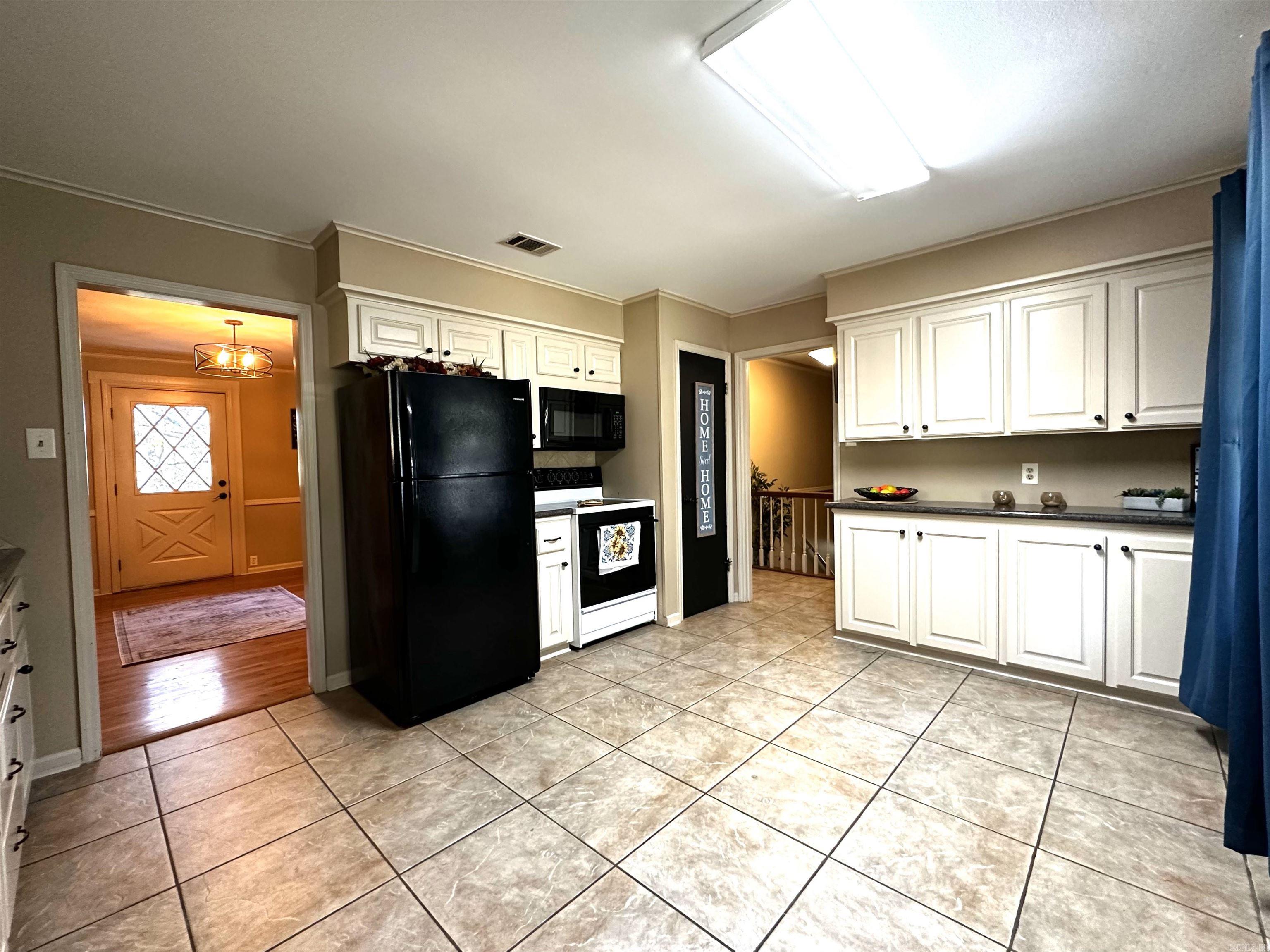 Leawood Manor 1st - Residential