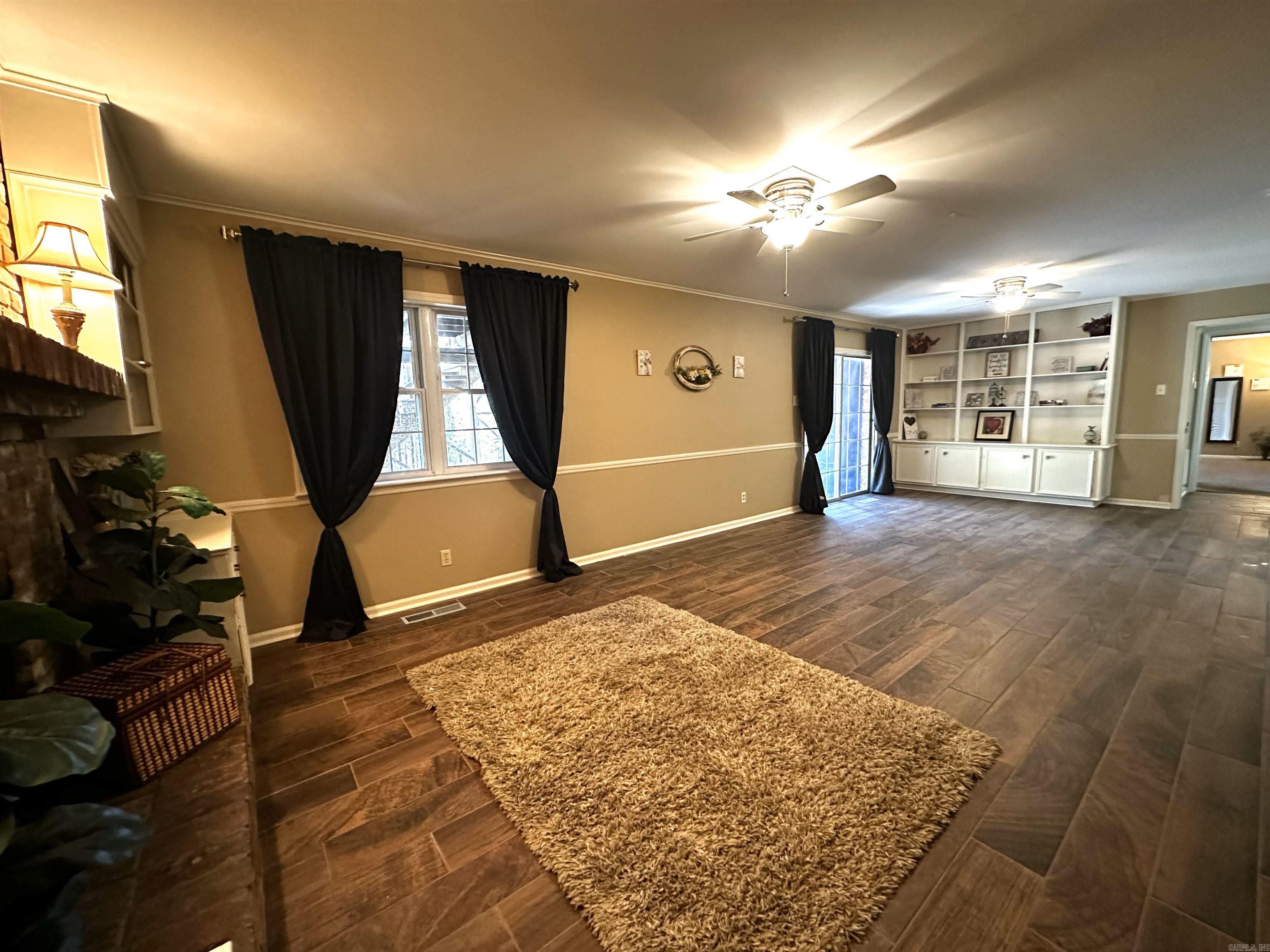 Leawood Manor 1st - Residential