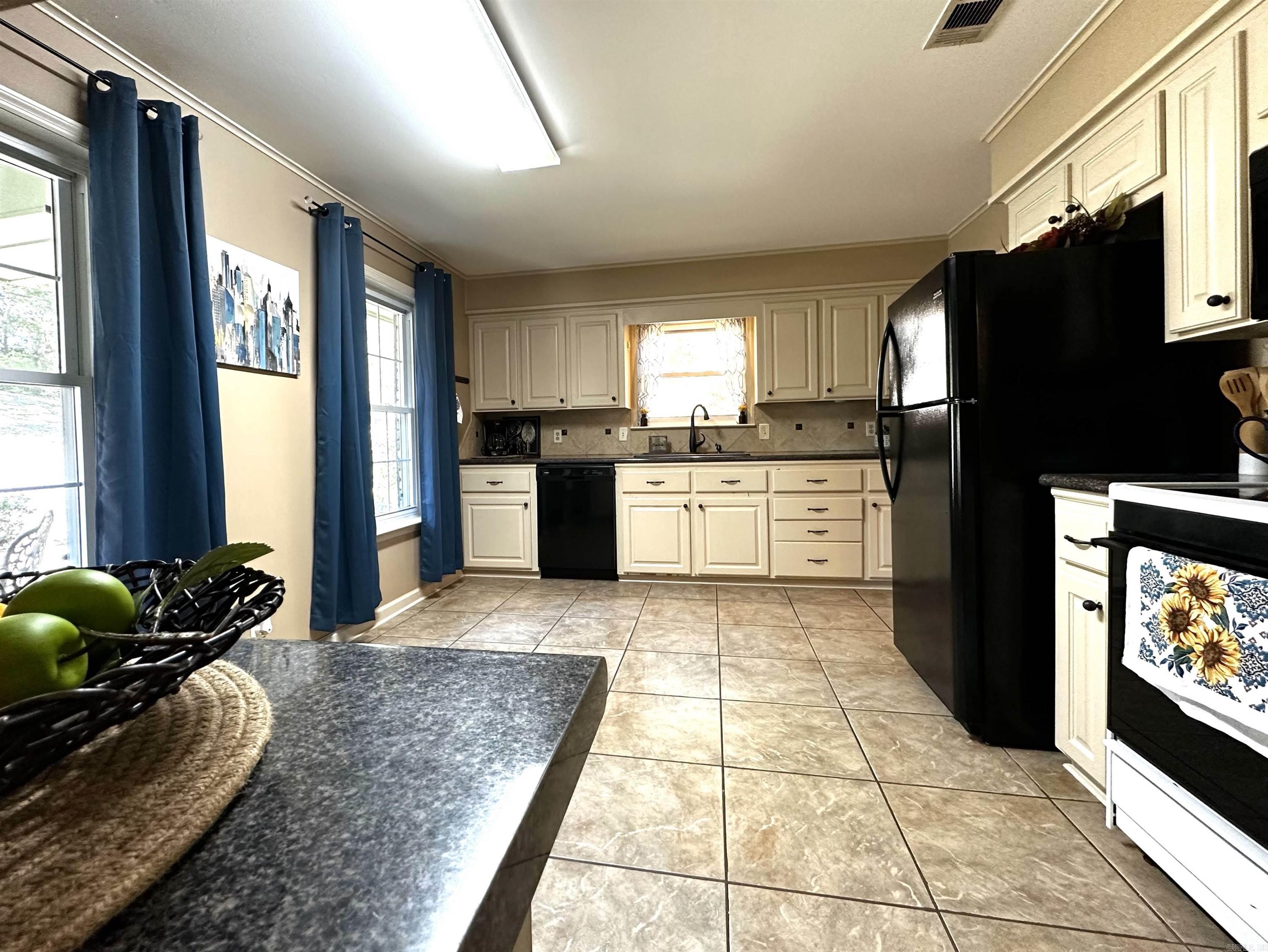 Leawood Manor 1st - Residential