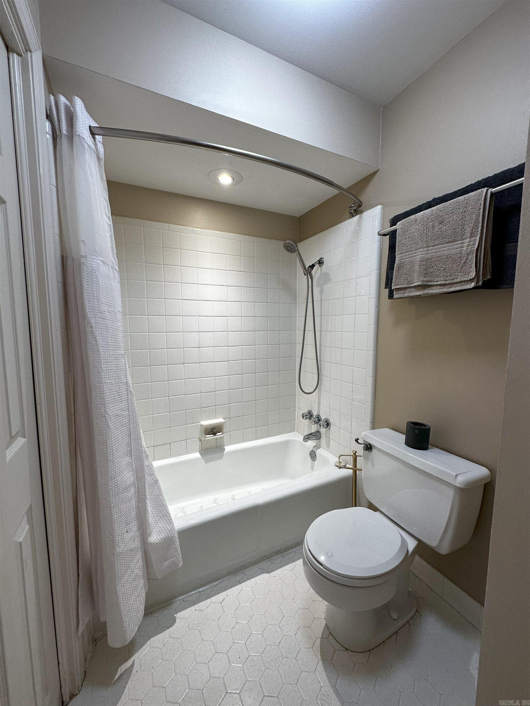 Leawood Manor 1st - Residential