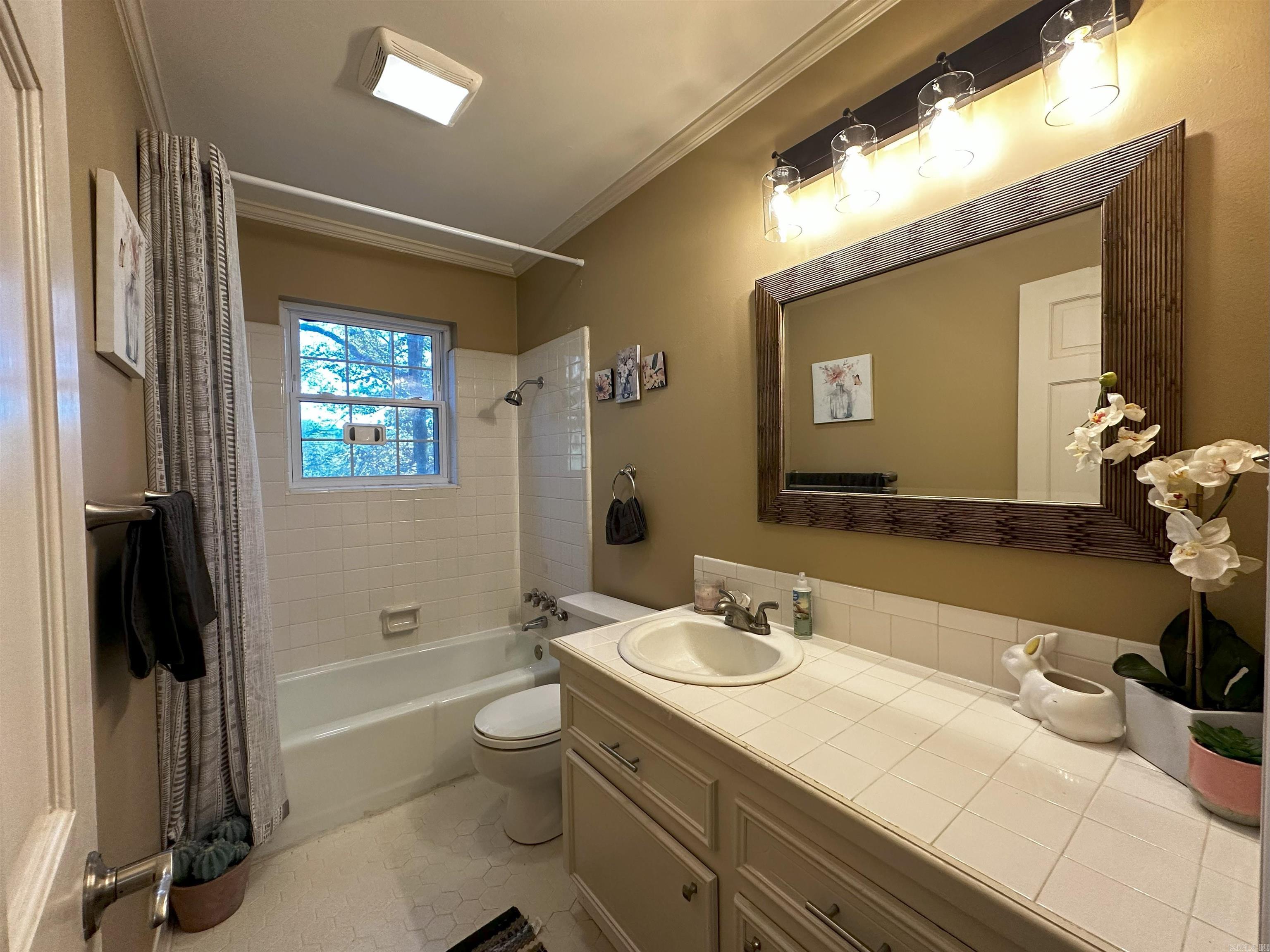 Leawood Manor 1st - Residential