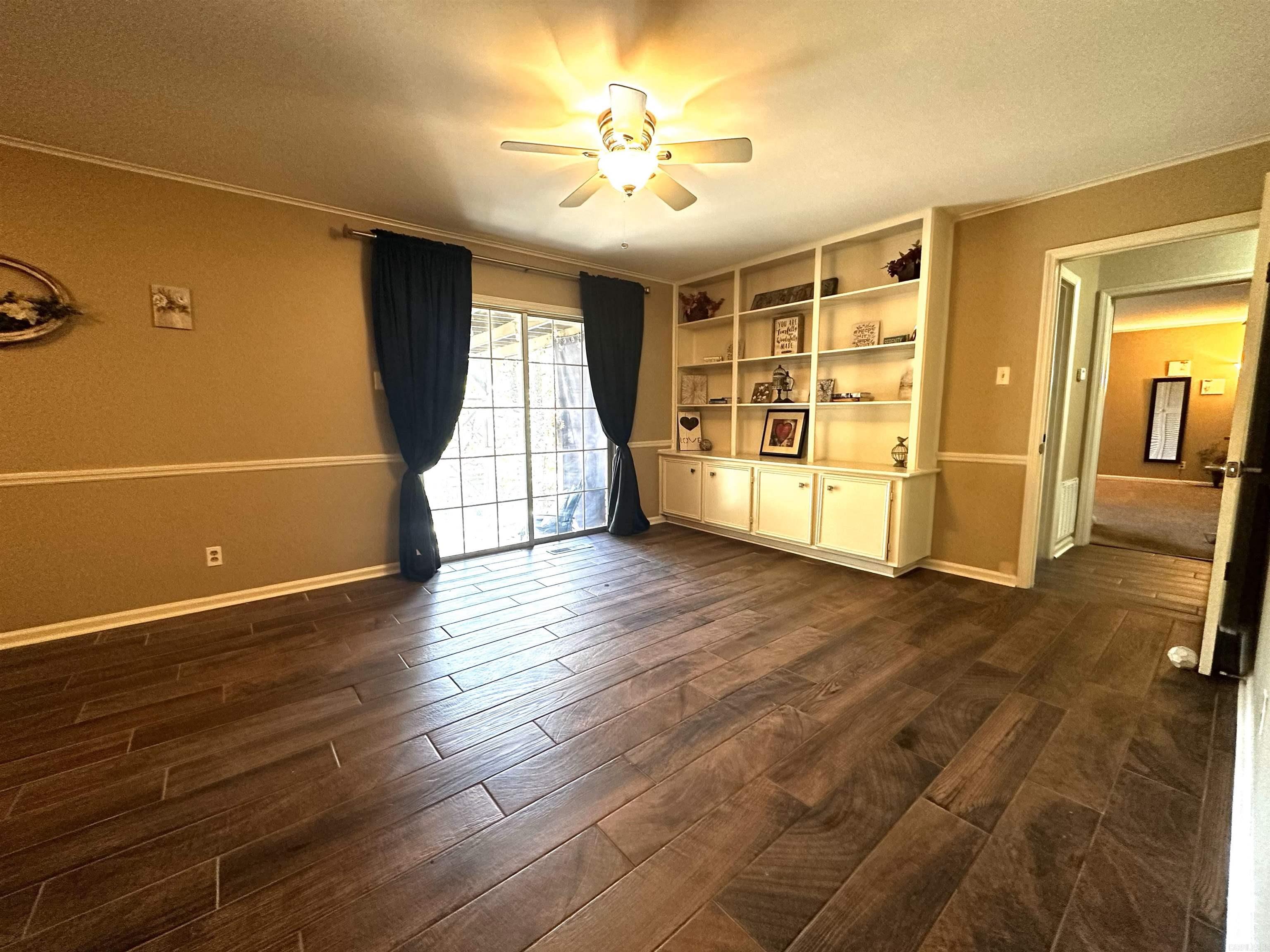 Leawood Manor 1st - Residential