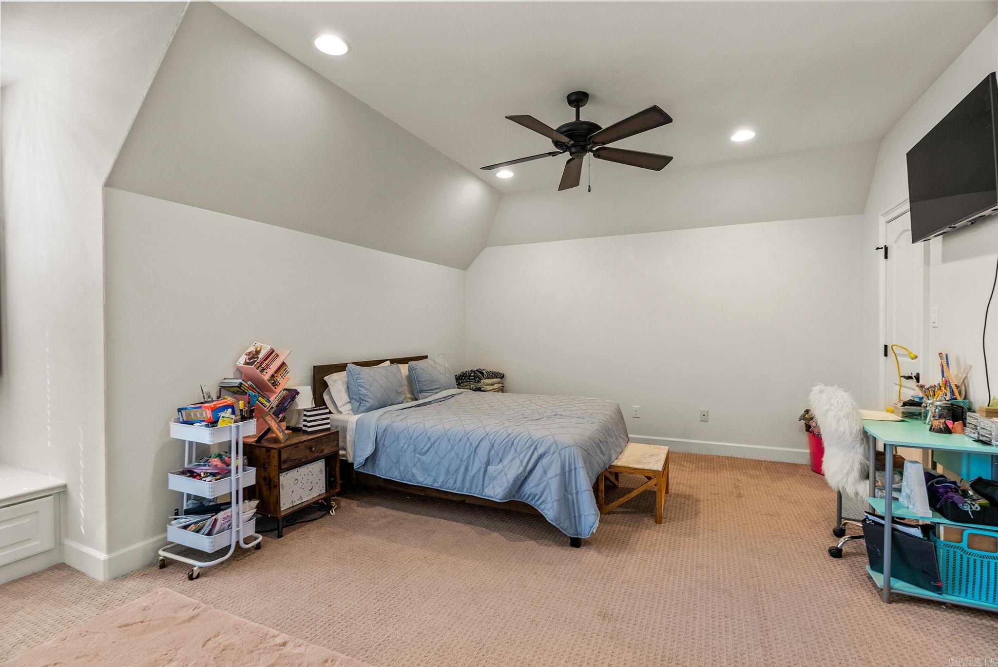 WOODLANDS EDGE - Residential