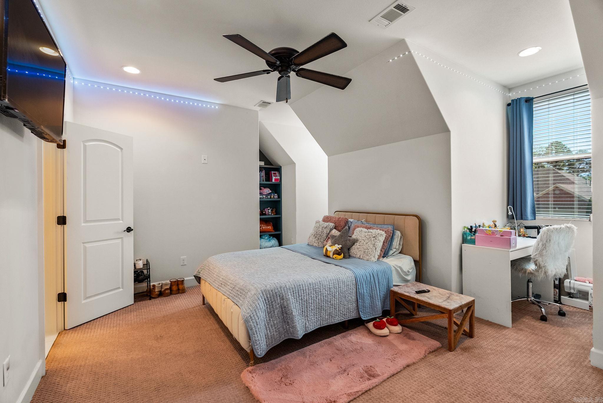 WOODLANDS EDGE - Residential