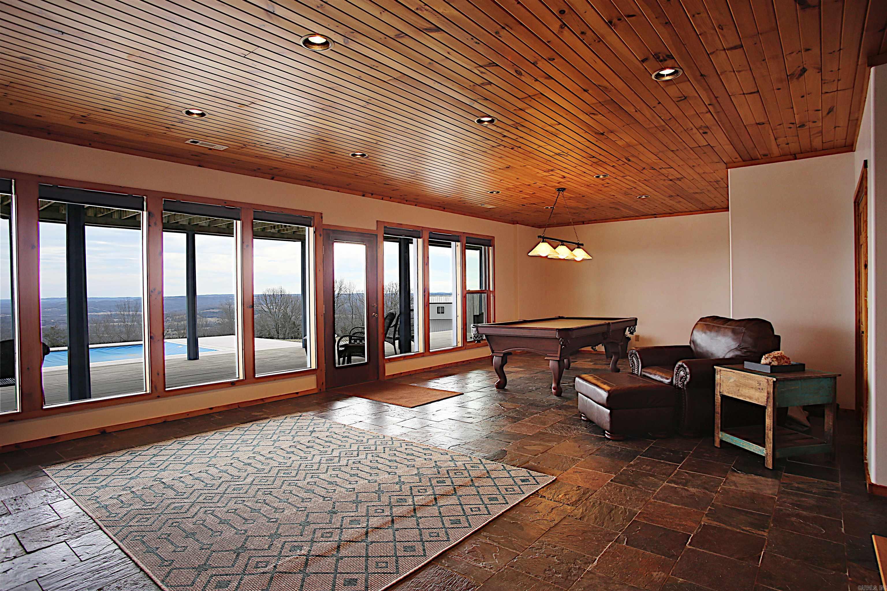 Country - Residential