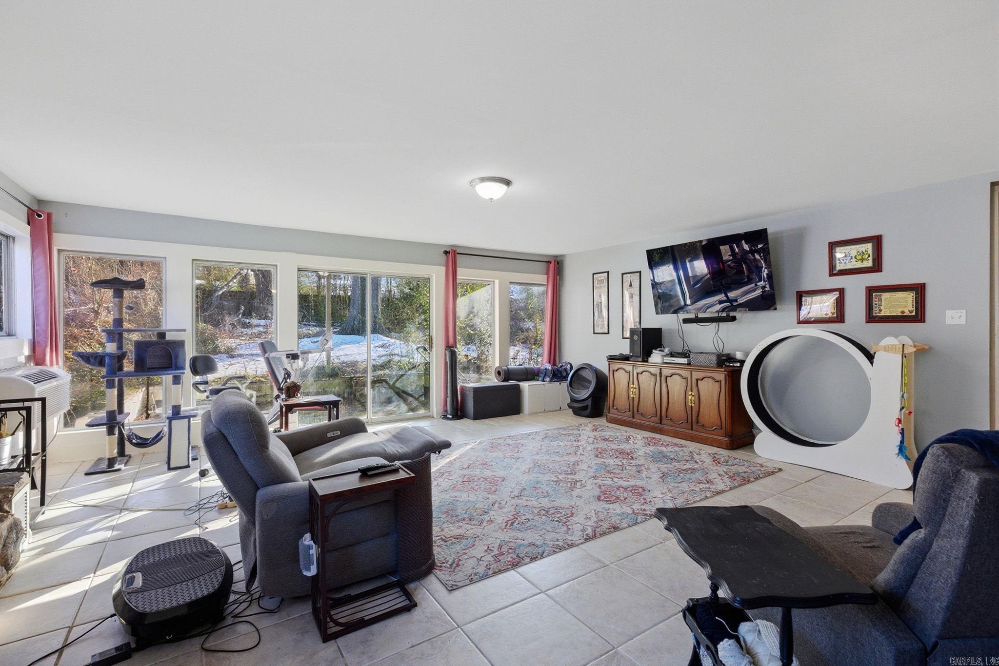 HILLSIDE - Residential