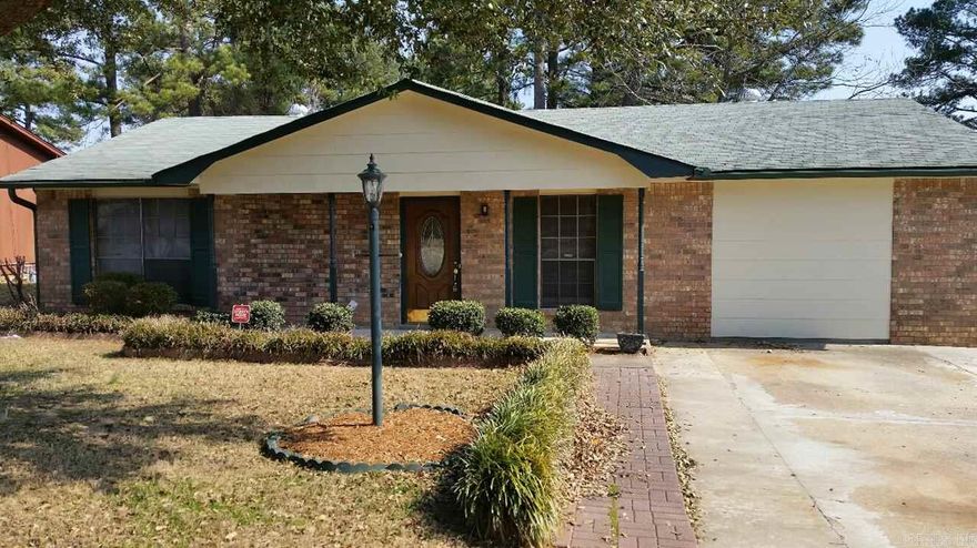 Come check out this 3bd/2ba home in SWLR! Beautiful hardwoods and plenty of space throughout. Nice yard space both front and back! The lease for this property is for 18 months and income has to be three times the amount of rent unless you have a housing voucher.