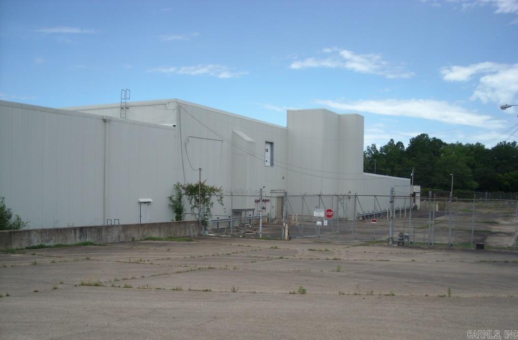 Give us a call for a showing of this Industrial site located on the south side of El Dorado. This site has approximately 50 acres and several buildings. There are several parking areas that will hold over 100 cars.