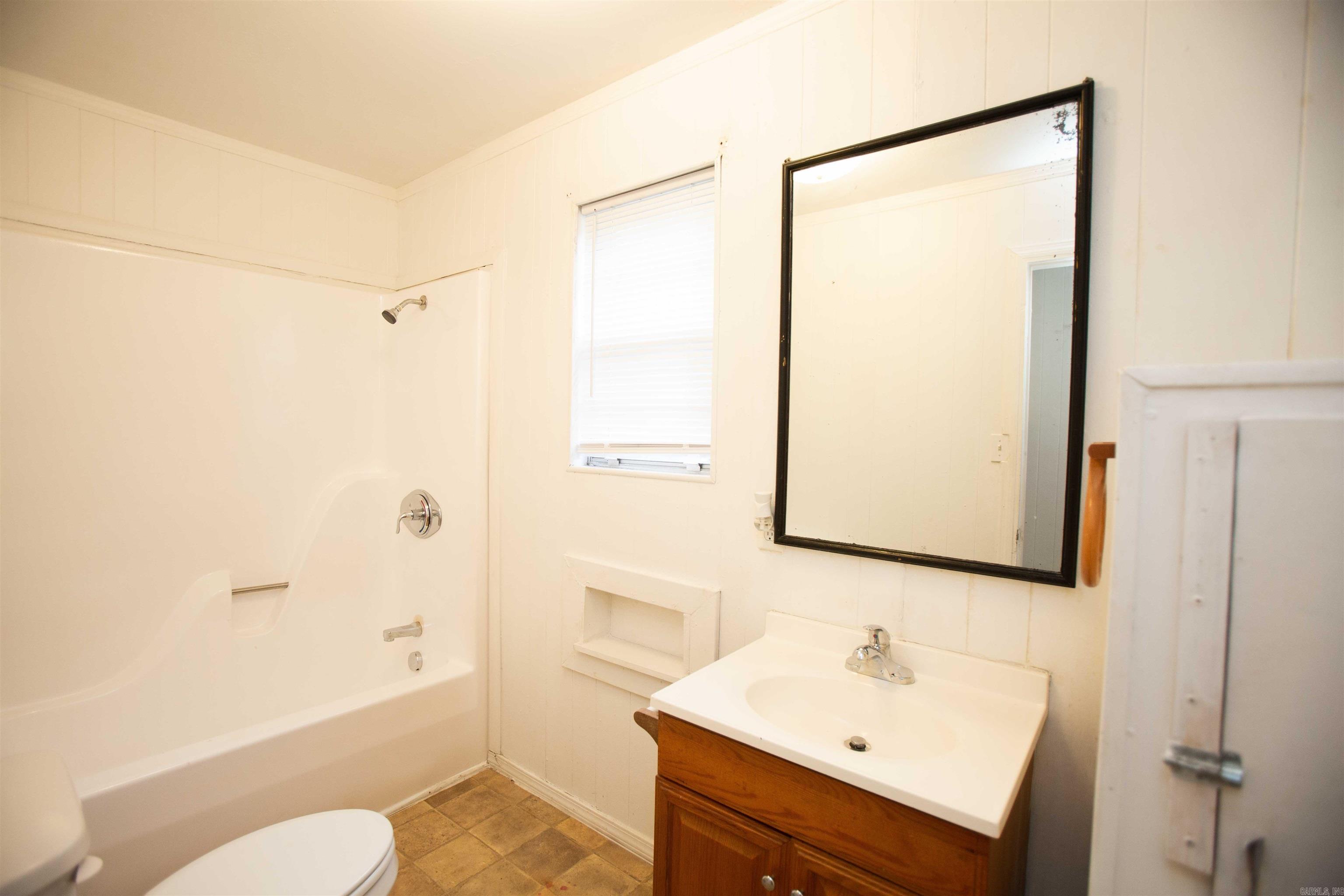 3N-11-28 - Residential Lease