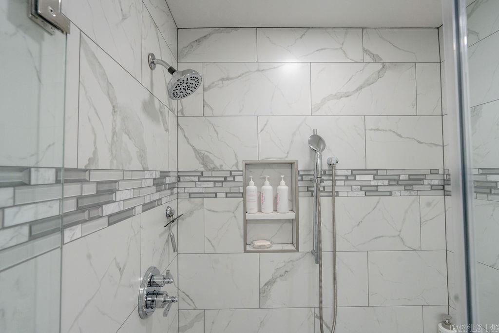 RIVER OAKS - Residential