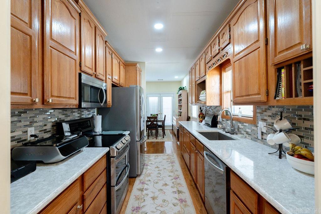 RIVER OAKS - Residential