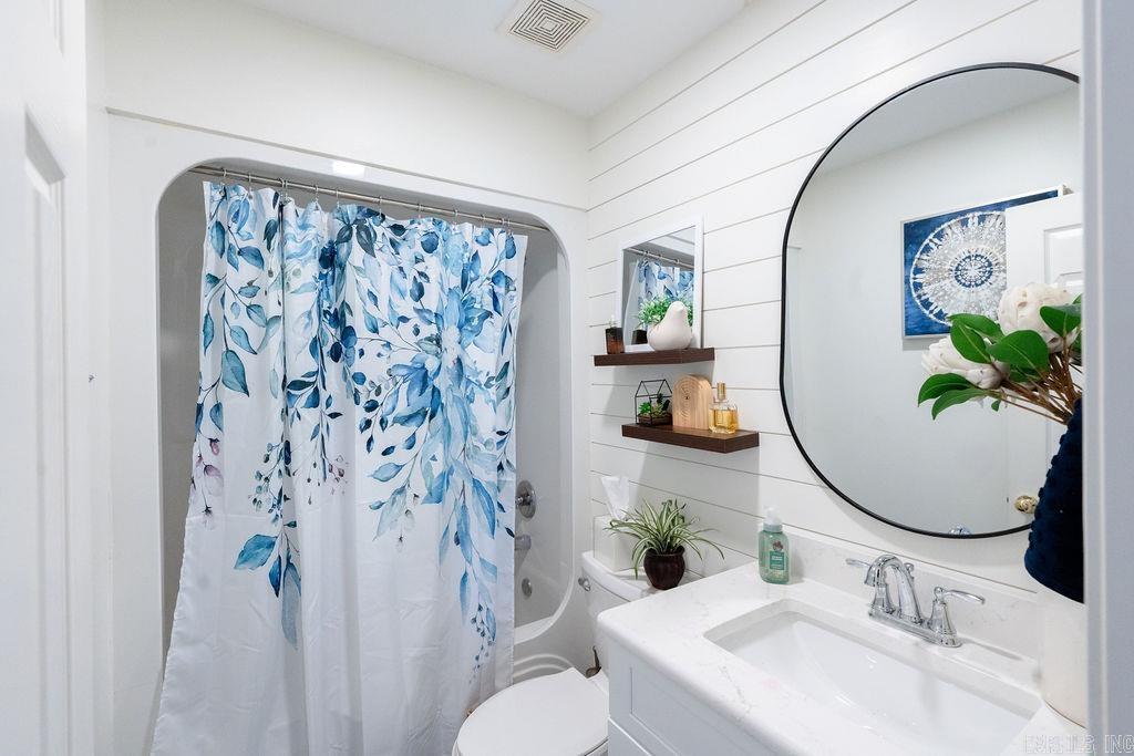 RIVER OAKS - Residential