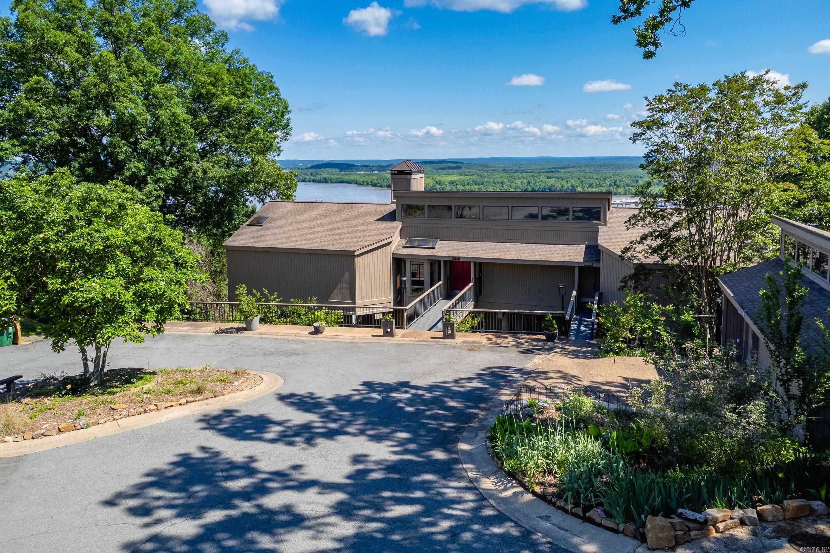 RIVER RIDGE - Residential