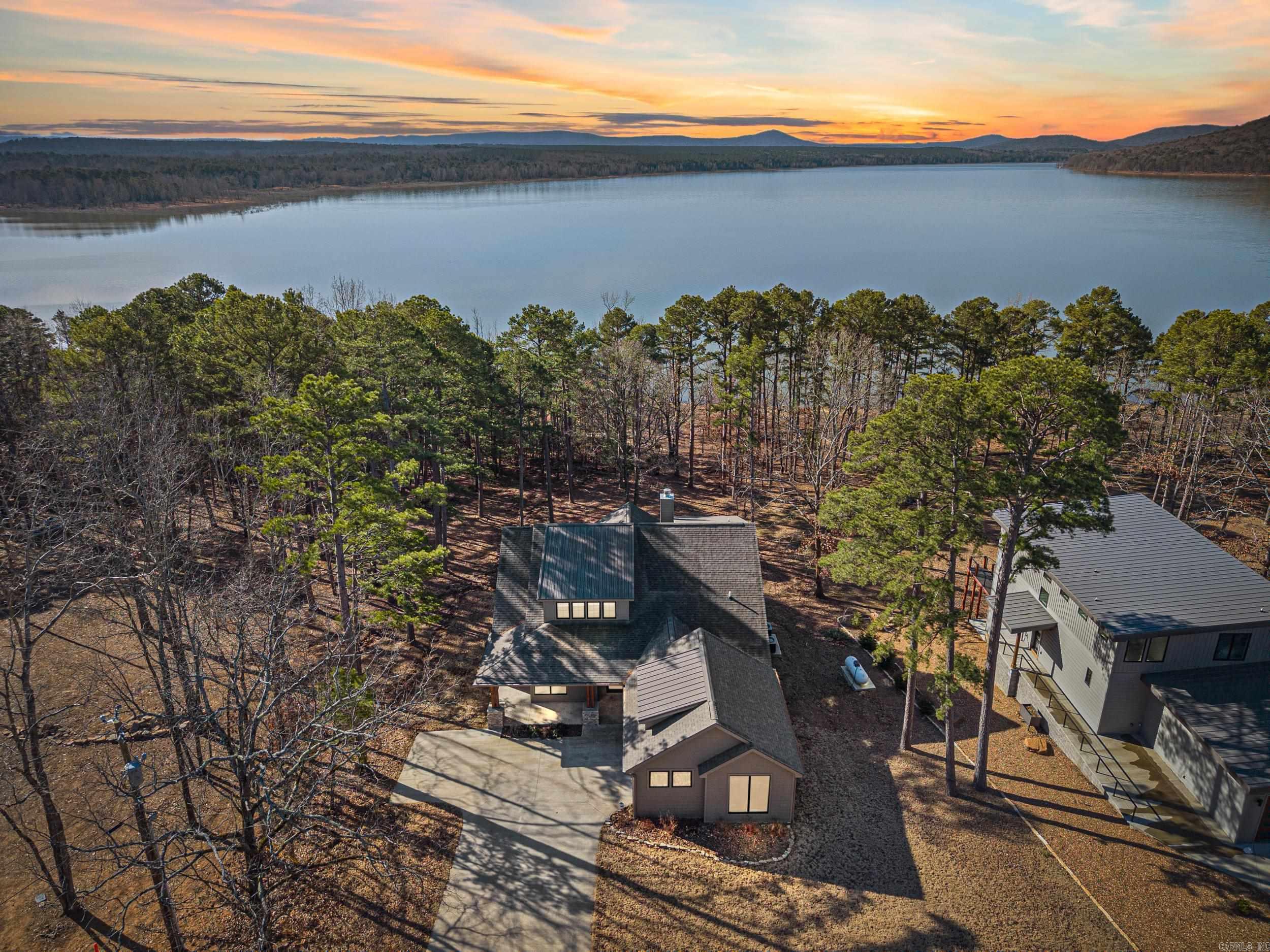 ENCHANTED PENINSULA - Residential