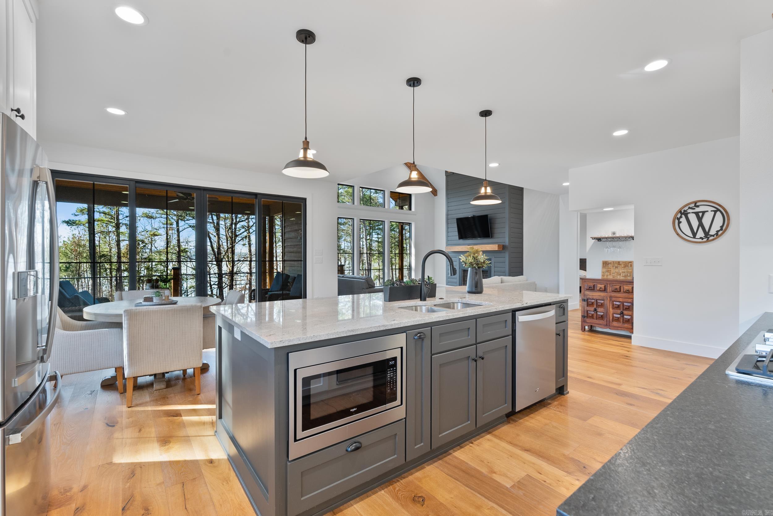 ENCHANTED PENINSULA - Residential